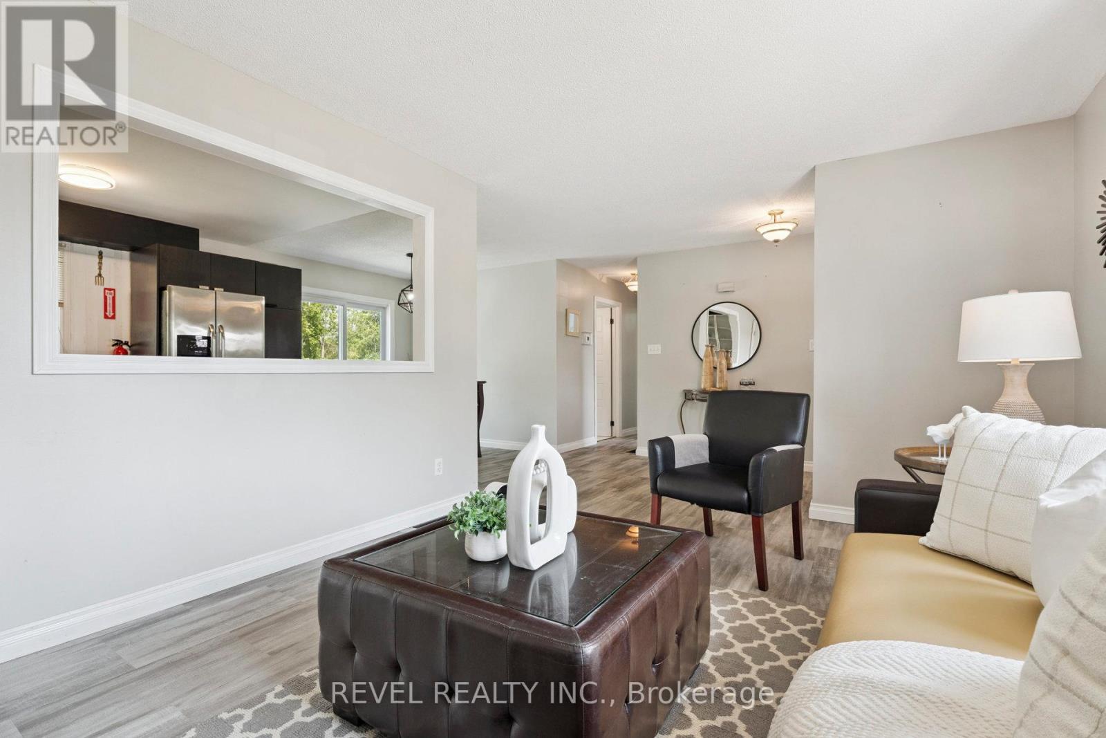 40 Greenwood Crescent, Kawartha Lakes, Ontario  K0M 2T0 - Photo 6 - X12290182