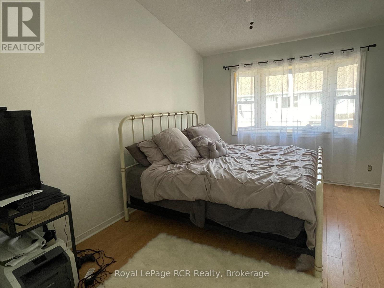 409 Thomas Street, Clearview, Ontario  L0M 1S0 - Photo 18 - S12291108