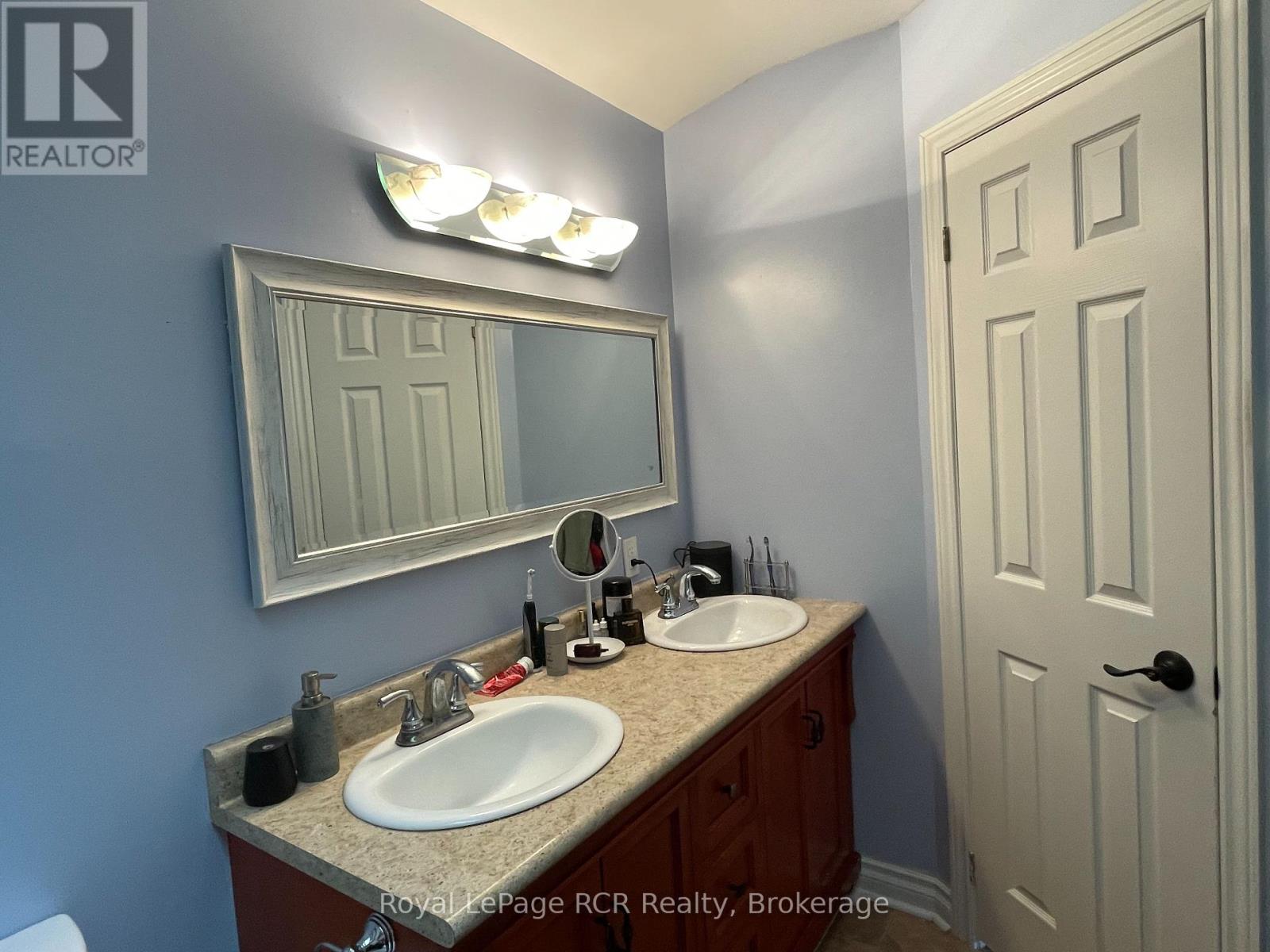 409 Thomas Street, Clearview, Ontario  L0M 1S0 - Photo 26 - S12291108