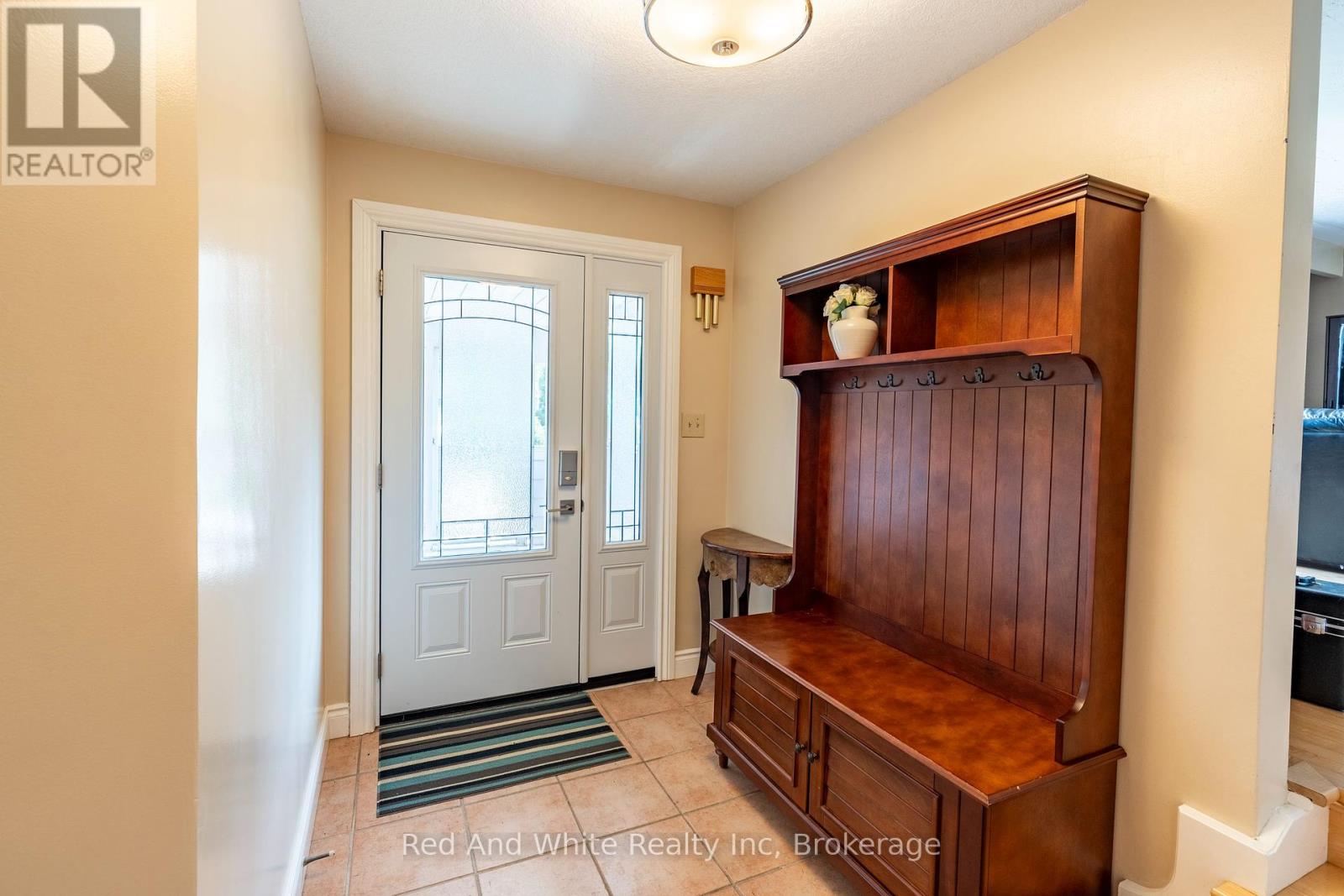 447 Old Chicopee Trail, Kitchener, Ontario  N2A 4H1 - Photo 3 - X12291079