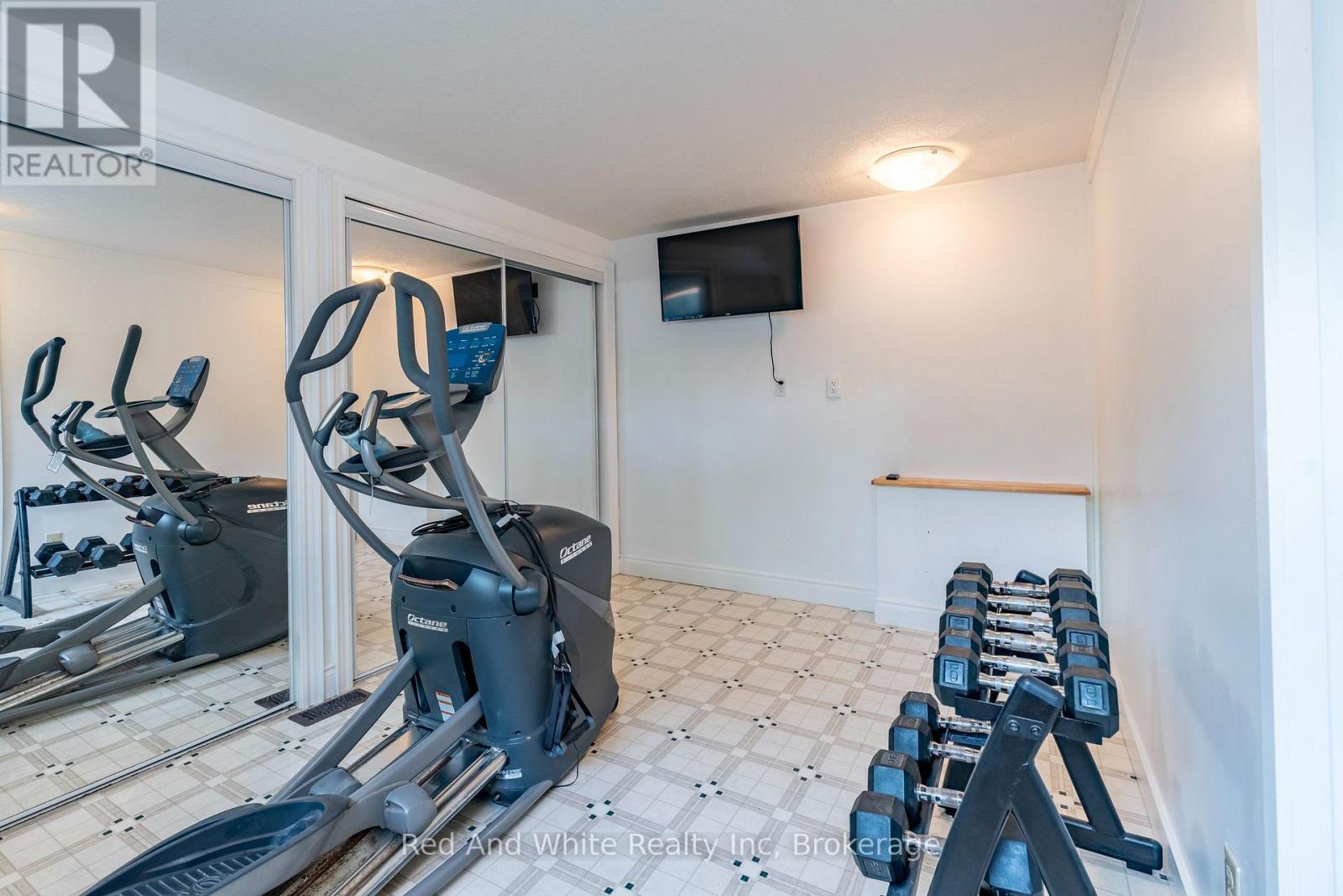 447 Old Chicopee Trail, Kitchener, Ontario N2A 4H1 - Photo 34 - X12291079