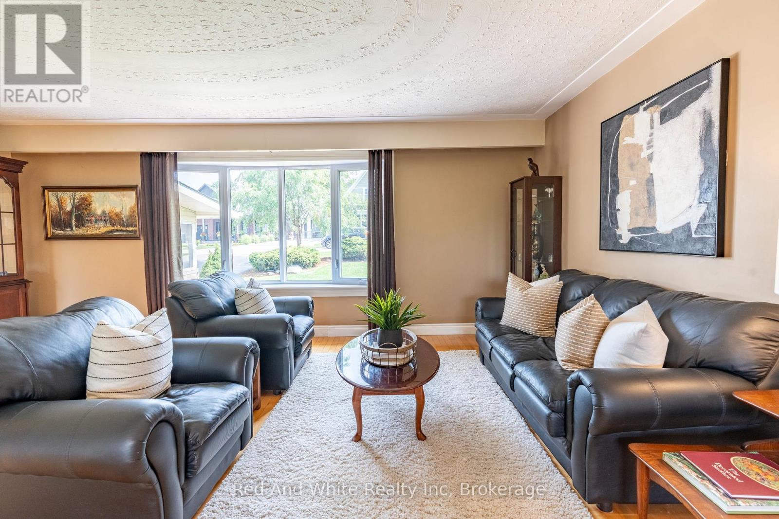 447 Old Chicopee Trail, Kitchener, Ontario  N2A 4H1 - Photo 5 - X12291079