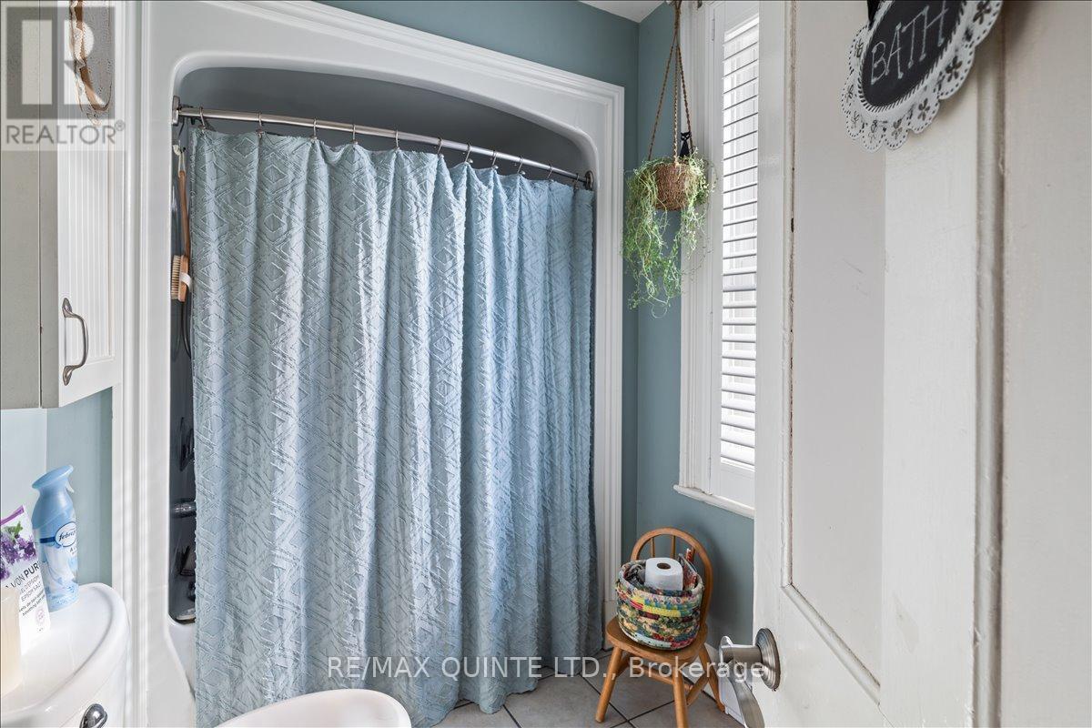 370 Main Street, Prince Edward County, Ontario K0K 2T0 - Photo 11 - X12291212