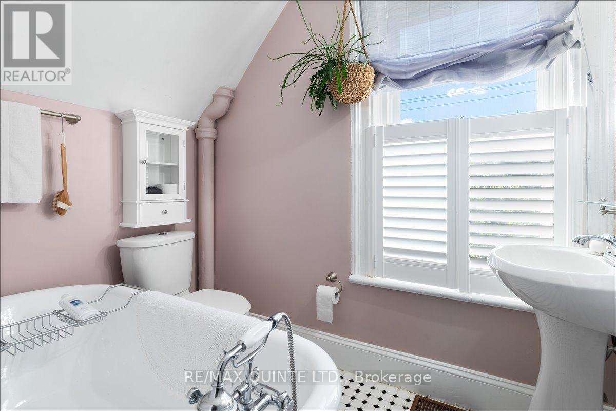 370 Main Street, Prince Edward County, Ontario K0K 2T0 - Photo 21 - X12291212