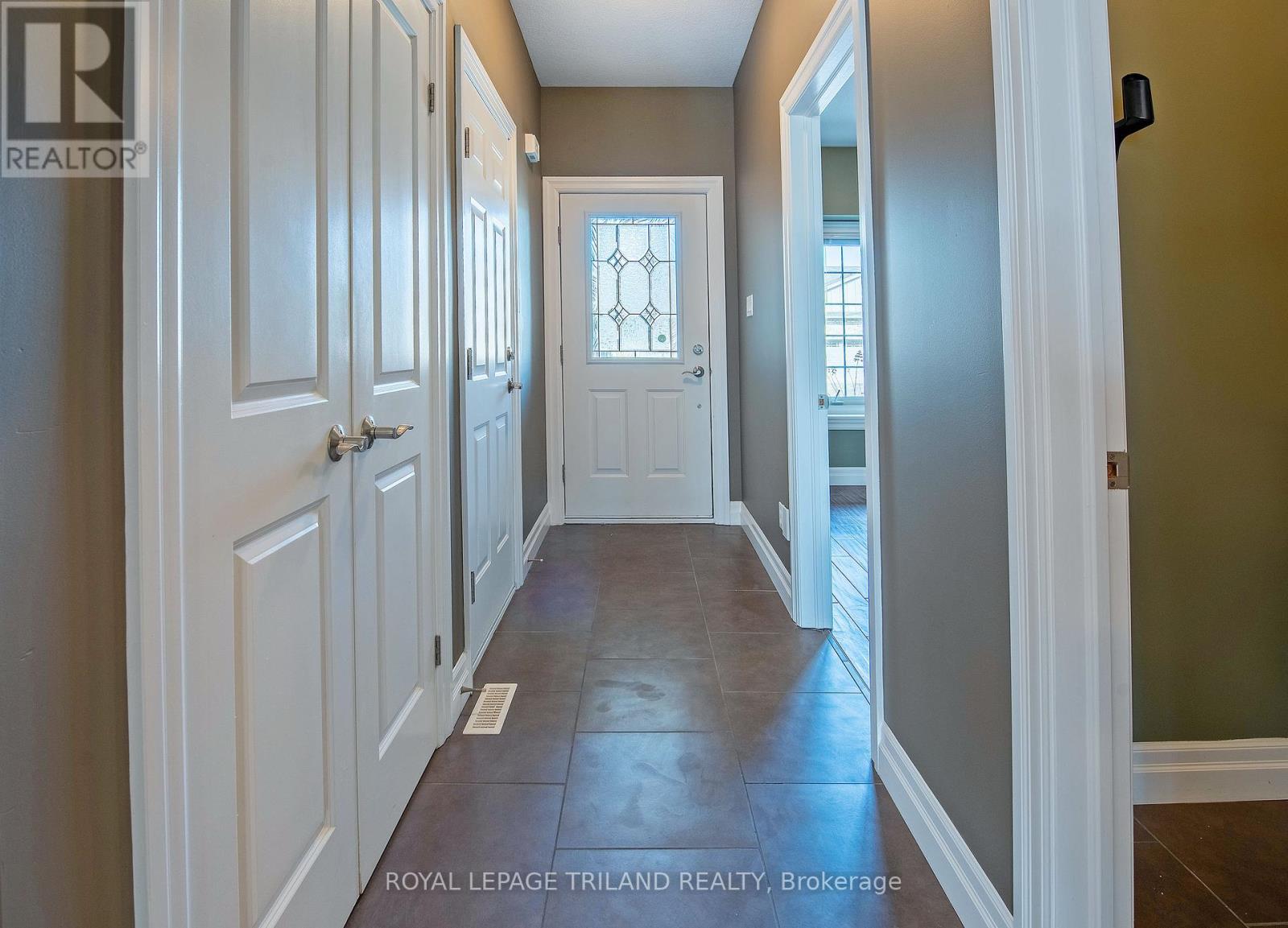 Property at 9 - 1571 CORONATION DRIVE image 3