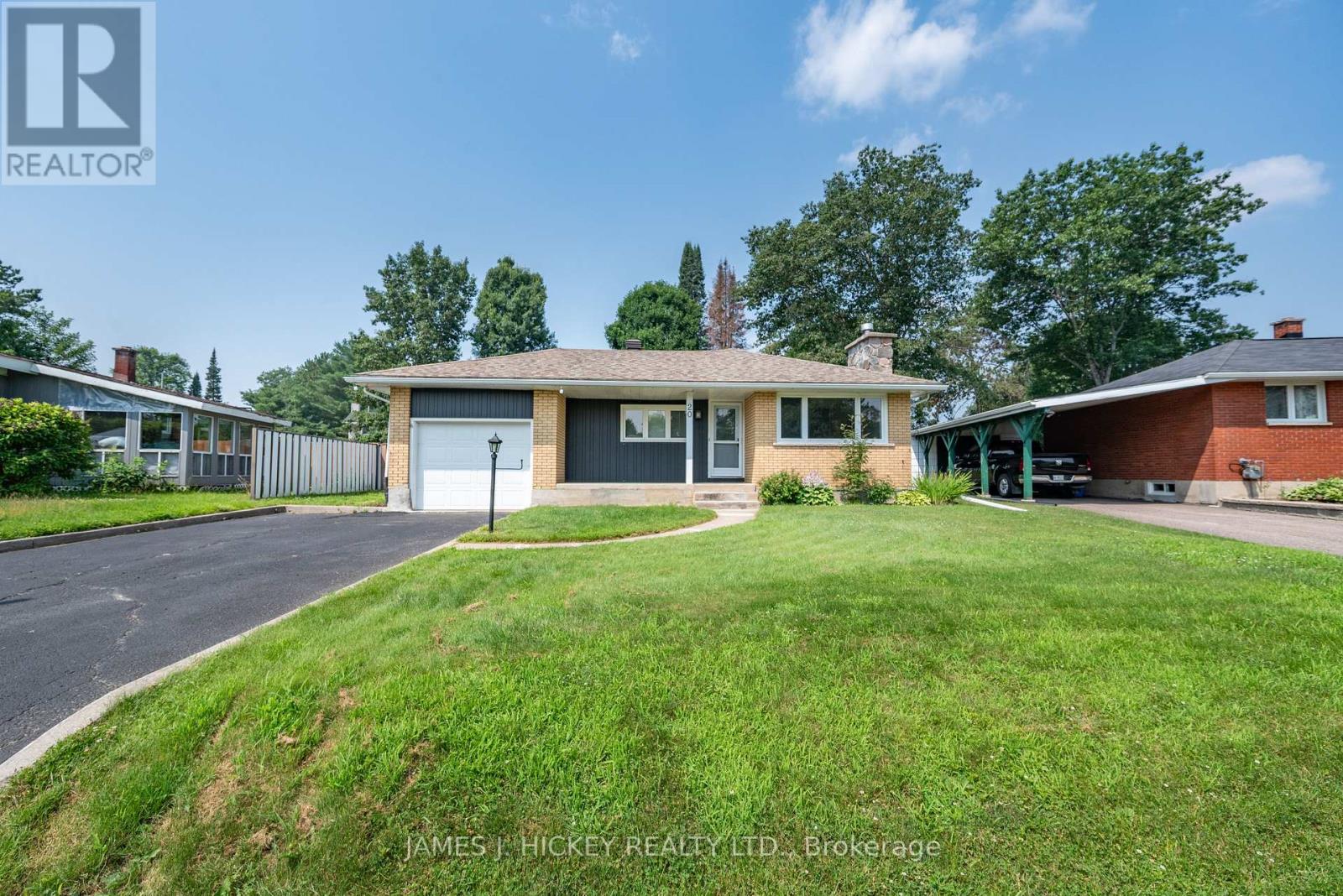 20 CLAREMOUNT ROAD, Deep River, Ontario