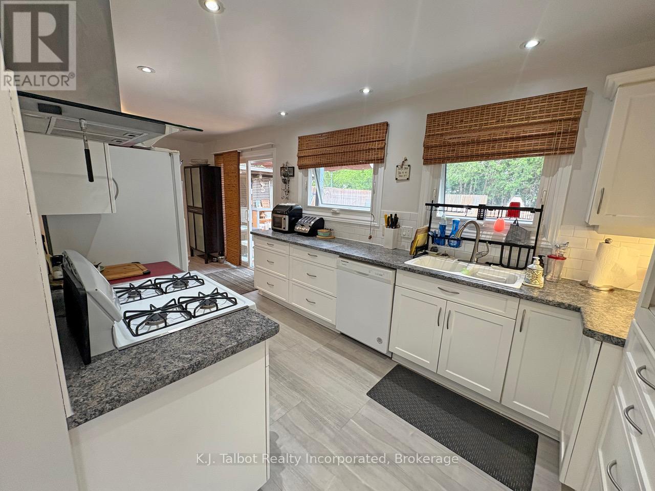 Property at 202 BENNETT STREET W image 3