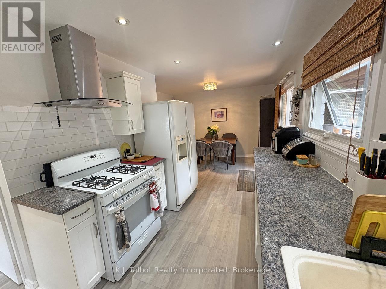 Property at 202 BENNETT STREET W image 4