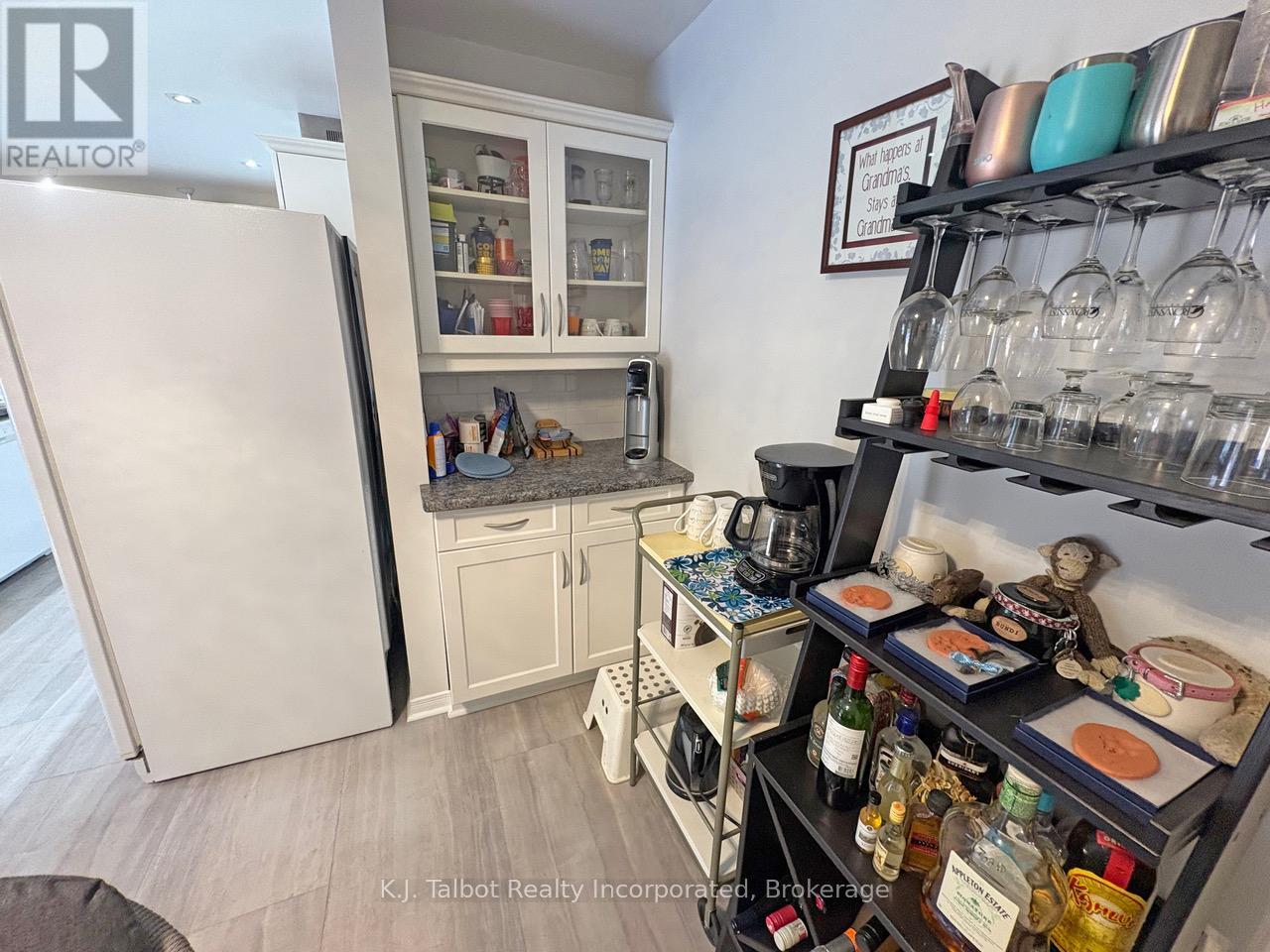 202 Bennett Street W, Goderich, Ontario  N7A 1X8 - Photo 6 - X12219376