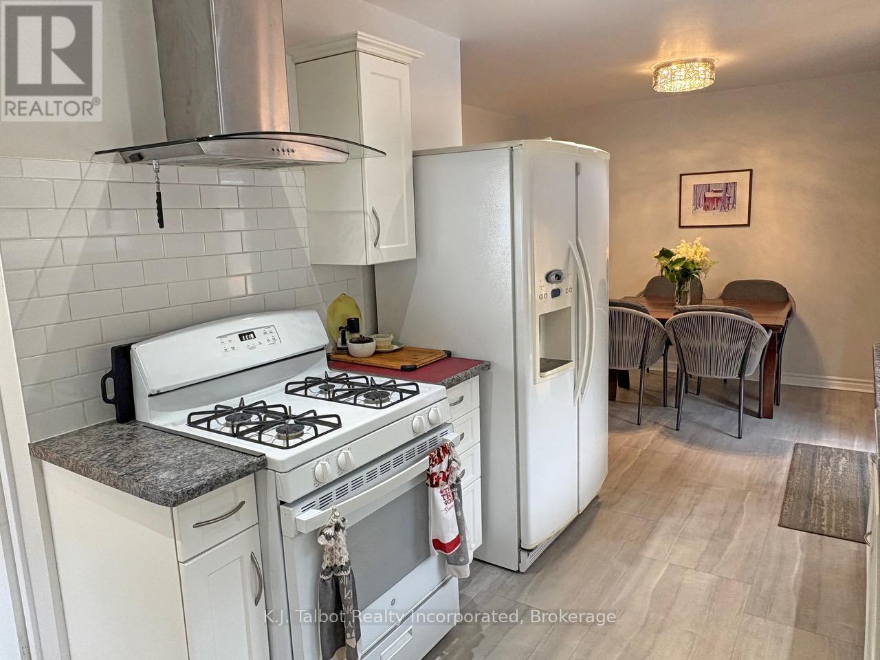 Property at 202 BENNETT STREET W image 5