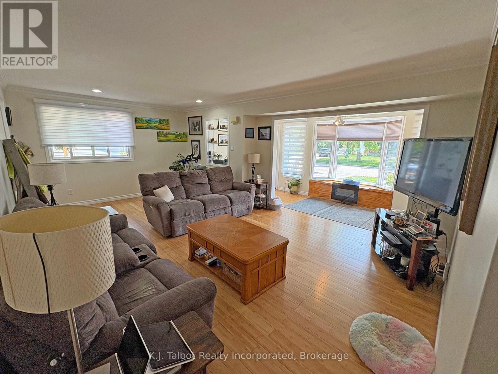 202 Bennett Street W, Goderich, Ontario  N7A 1X8 - Photo 9 - X12219376