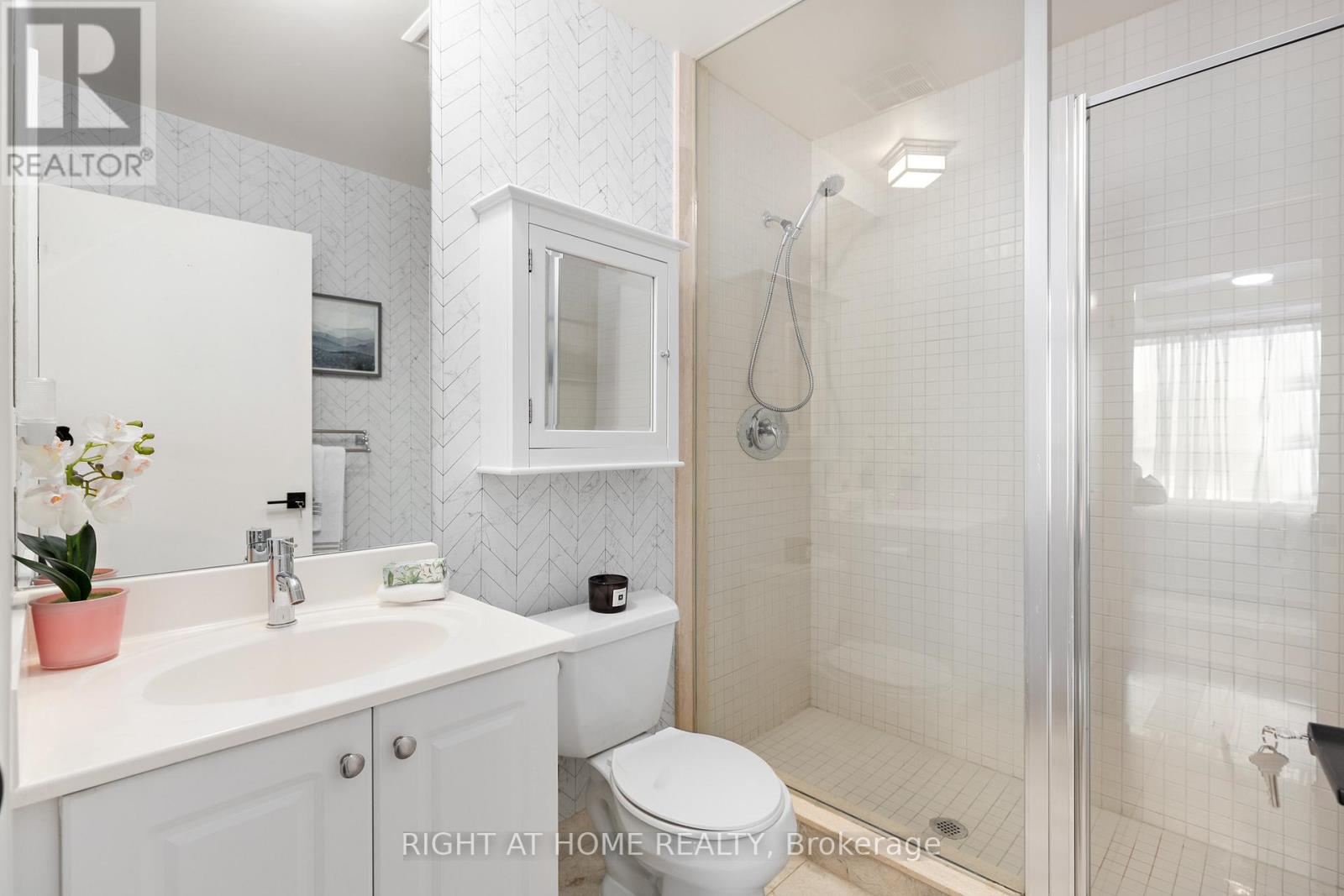 703 - 18 Beverley Street, Toronto, Ontario  M5T 3L2 - Photo 22 - C12290982
