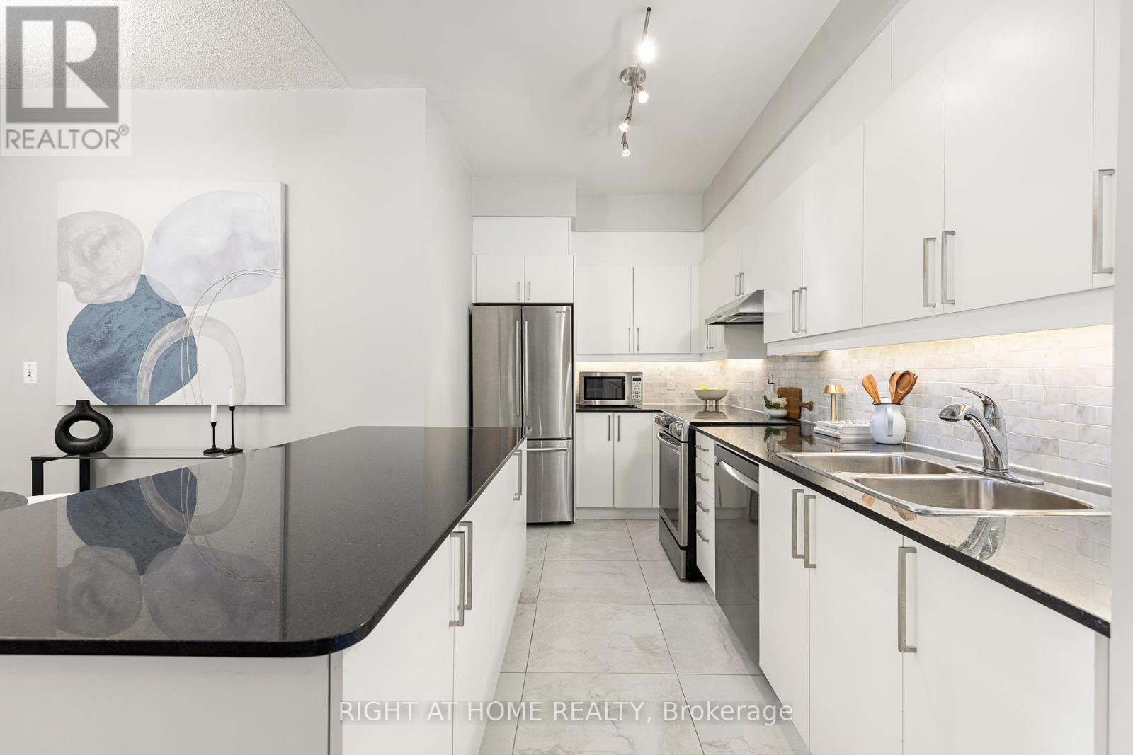703 - 18 Beverley Street, Toronto, Ontario  M5T 3L2 - Photo 9 - C12290982