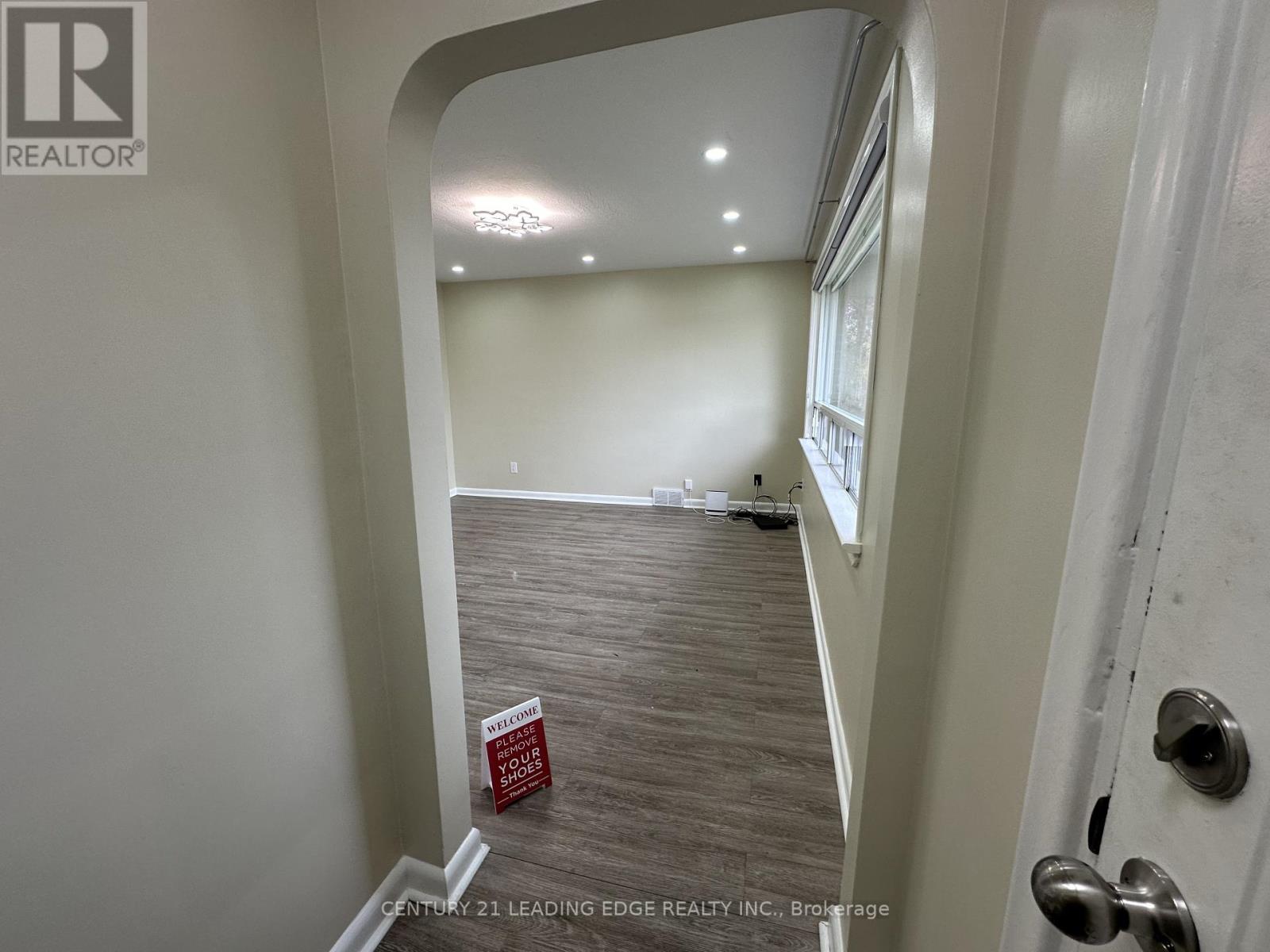Upper - 360 Guelph Street, Oshawa, Ontario  L1H 6J5 - Photo 2 - E12291006
