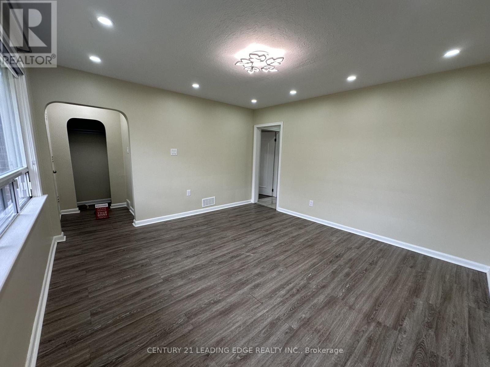 Upper - 360 Guelph Street, Oshawa, Ontario  L1H 6J5 - Photo 3 - E12291006