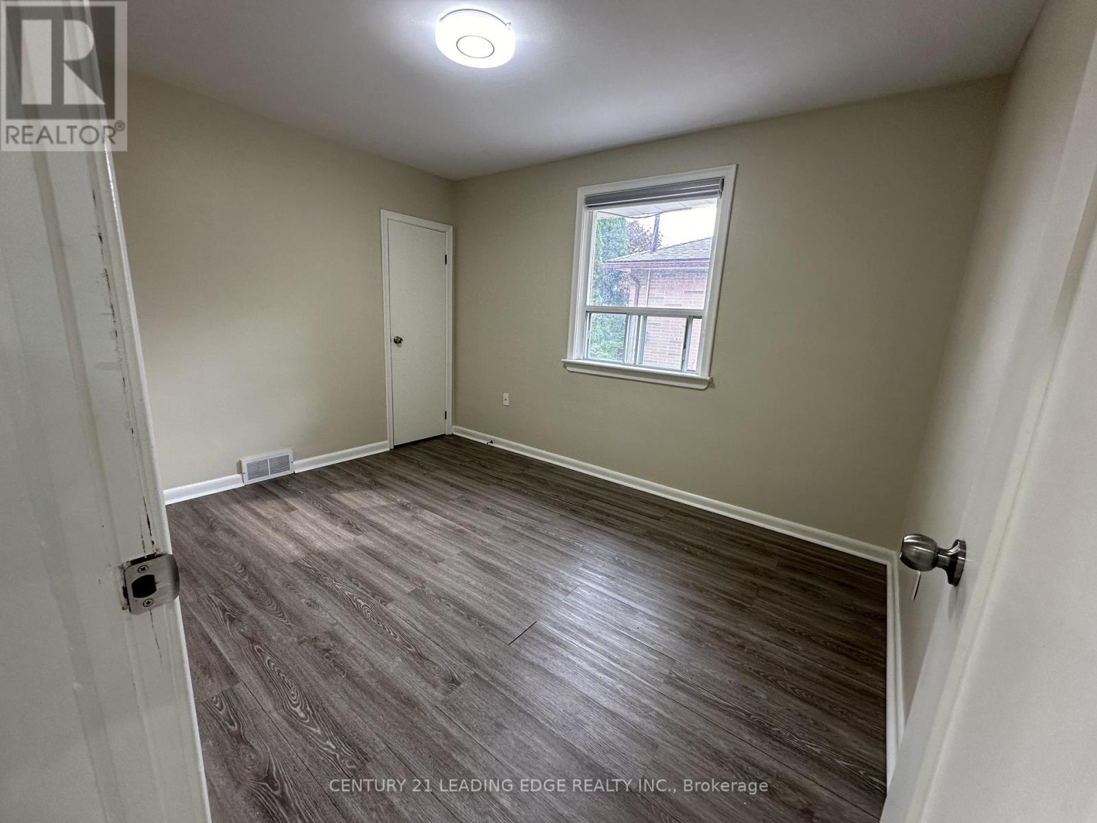 Upper - 360 Guelph Street, Oshawa, Ontario  L1H 6J5 - Photo 6 - E12291006