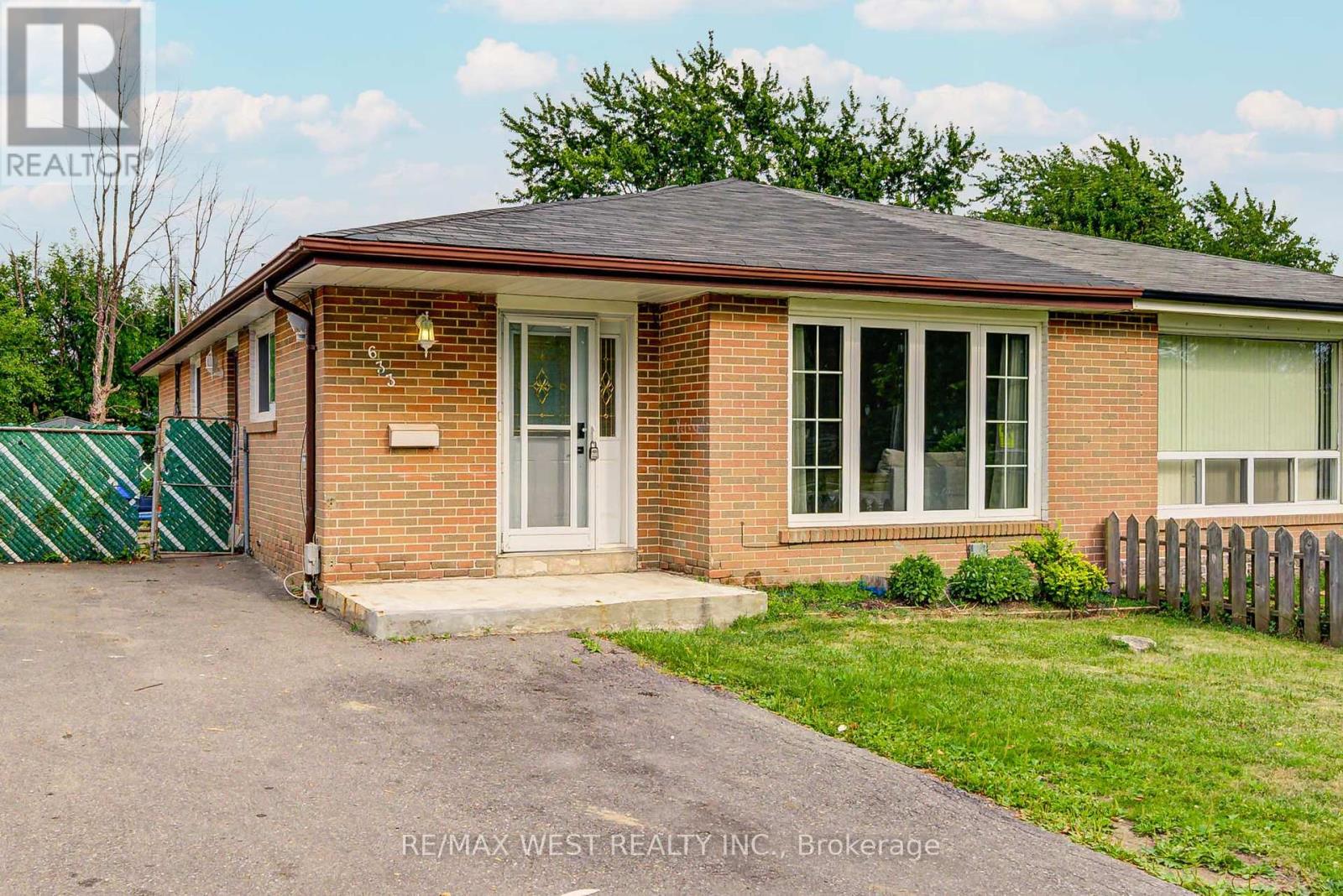 Property at 633 BALMORAL DRIVE S image 1