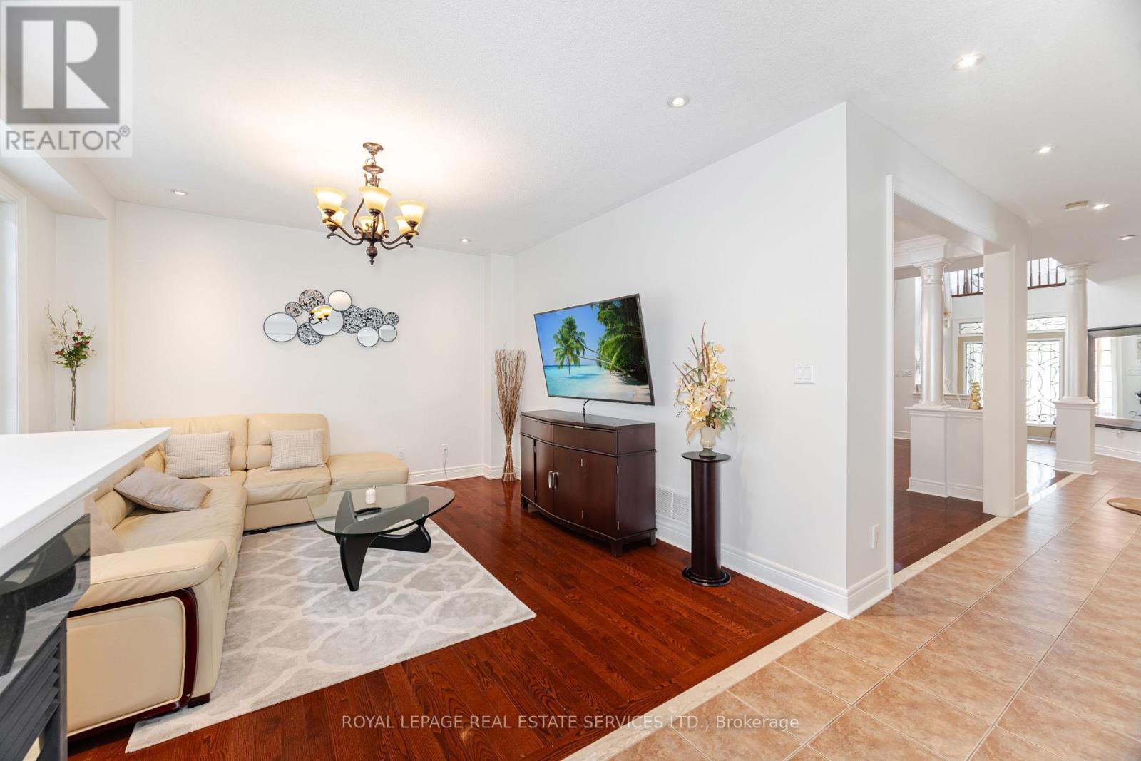 3809 Candlelight Drive, Mississauga, Ontario  L5M 8A8 - Photo 13 - W12290948