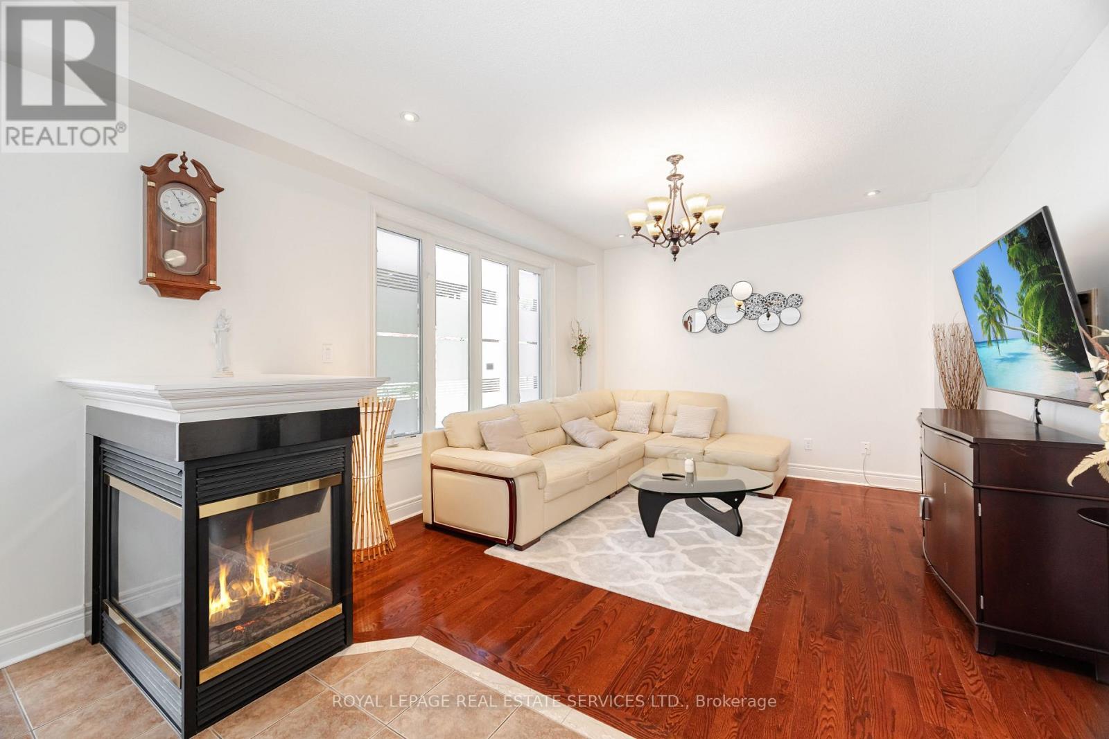 3809 Candlelight Drive, Mississauga, Ontario  L5M 8A8 - Photo 14 - W12290948