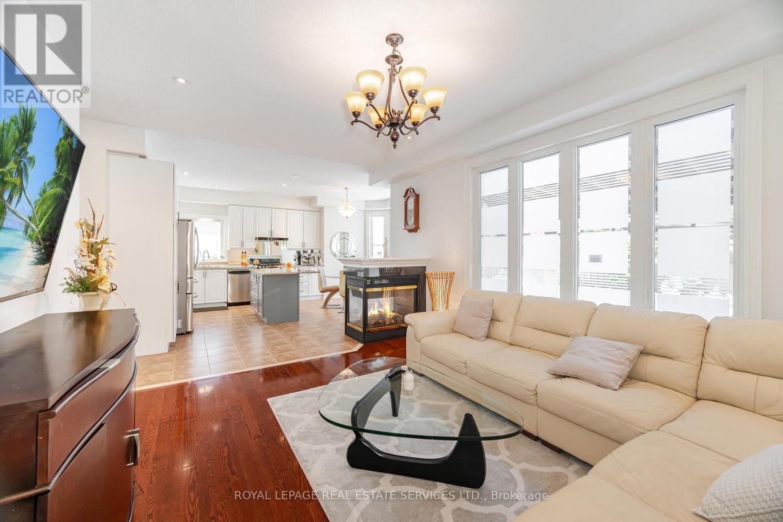 3809 Candlelight Drive, Mississauga, Ontario  L5M 8A8 - Photo 15 - W12290948