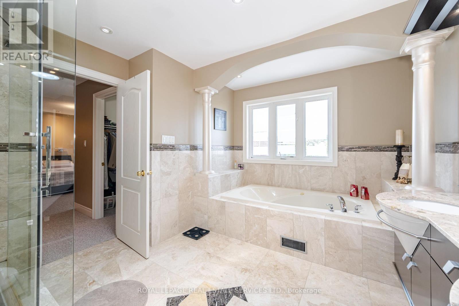 3809 Candlelight Drive, Mississauga, Ontario  L5M 8A8 - Photo 30 - W12290948