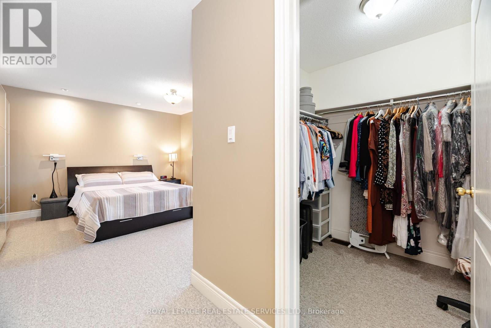 3809 Candlelight Drive, Mississauga, Ontario  L5M 8A8 - Photo 33 - W12290948