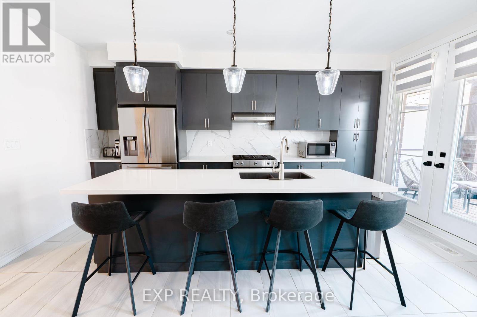 Property at 28 VESTRY WAY image 2