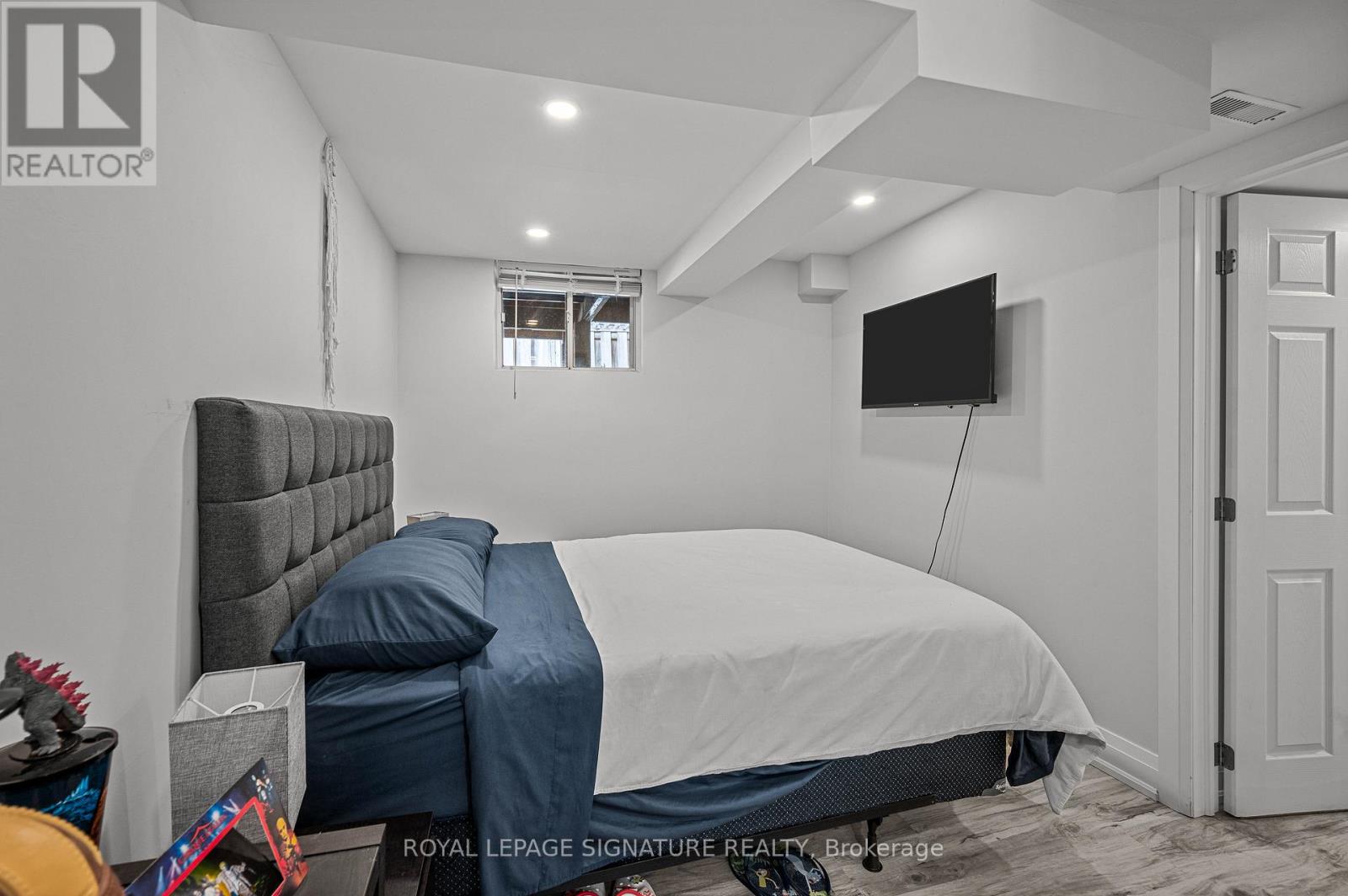 Lower - 599 Glencairn Avenue, Toronto, Ontario  M6B 1Z6 - Photo 11 - C12291184