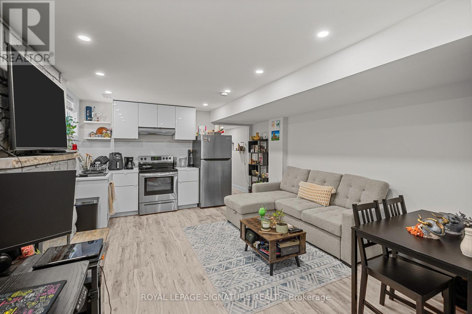 Lower - 599 Glencairn Avenue, Toronto, Ontario  M6B 1Z6 - Photo 5 - C12291184