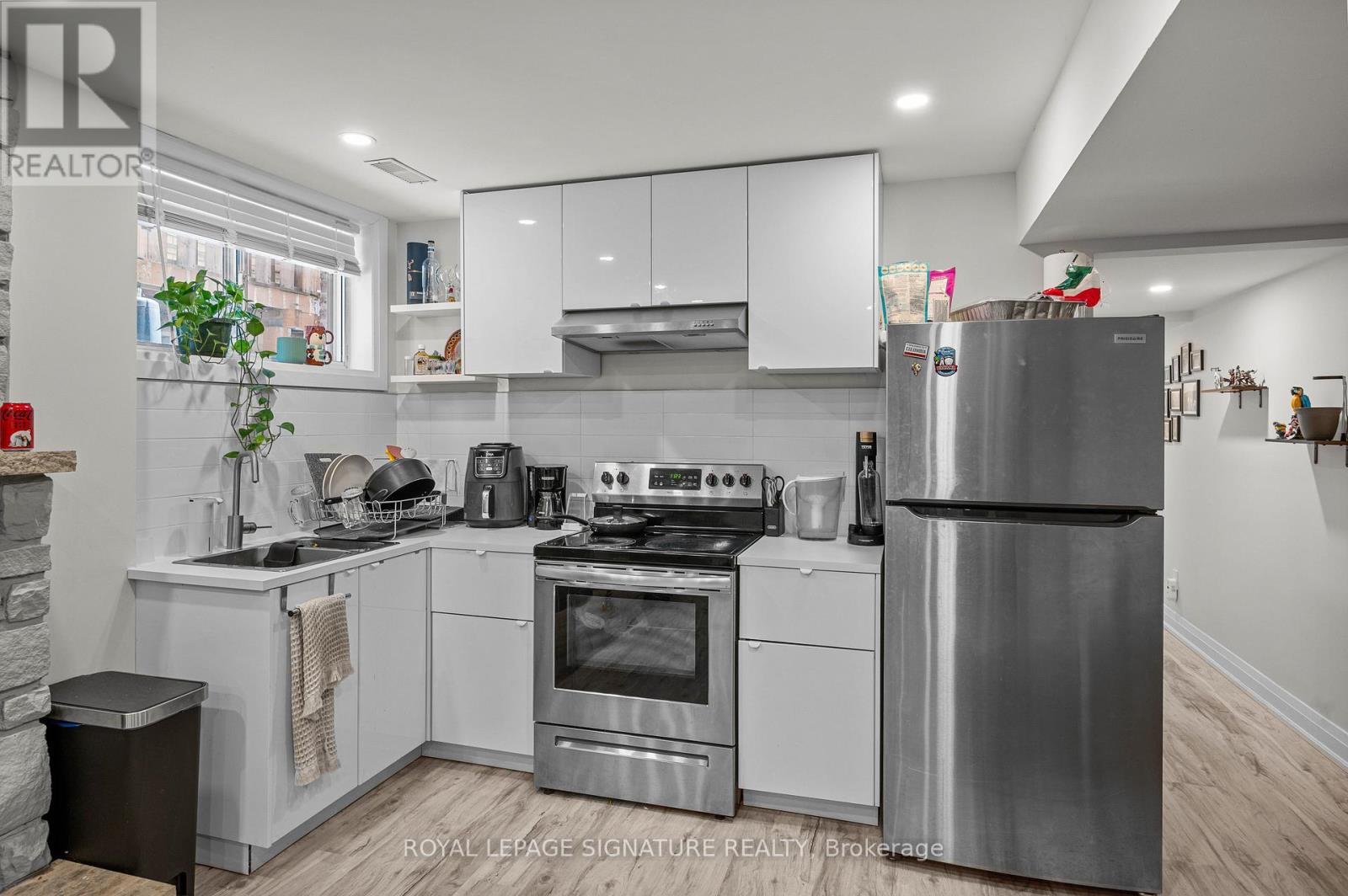 Lower - 599 Glencairn Avenue, Toronto, Ontario  M6B 1Z6 - Photo 7 - C12291184