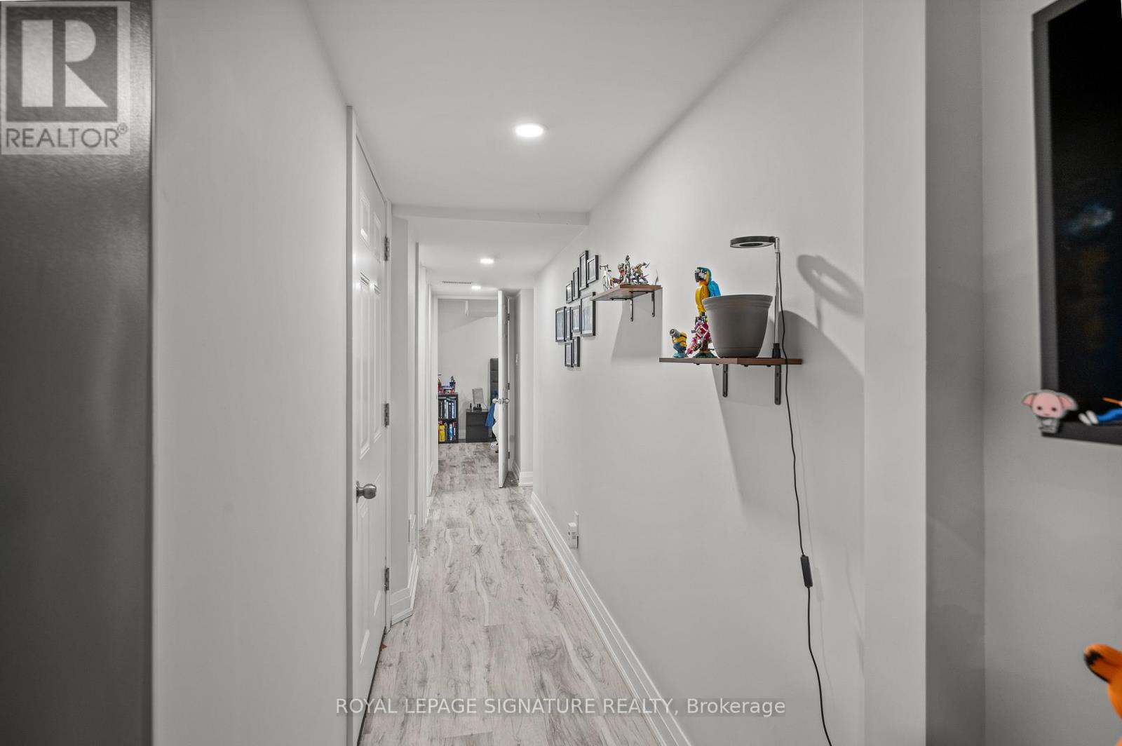 Lower - 599 Glencairn Avenue, Toronto, Ontario  M6B 1Z6 - Photo 8 - C12291184