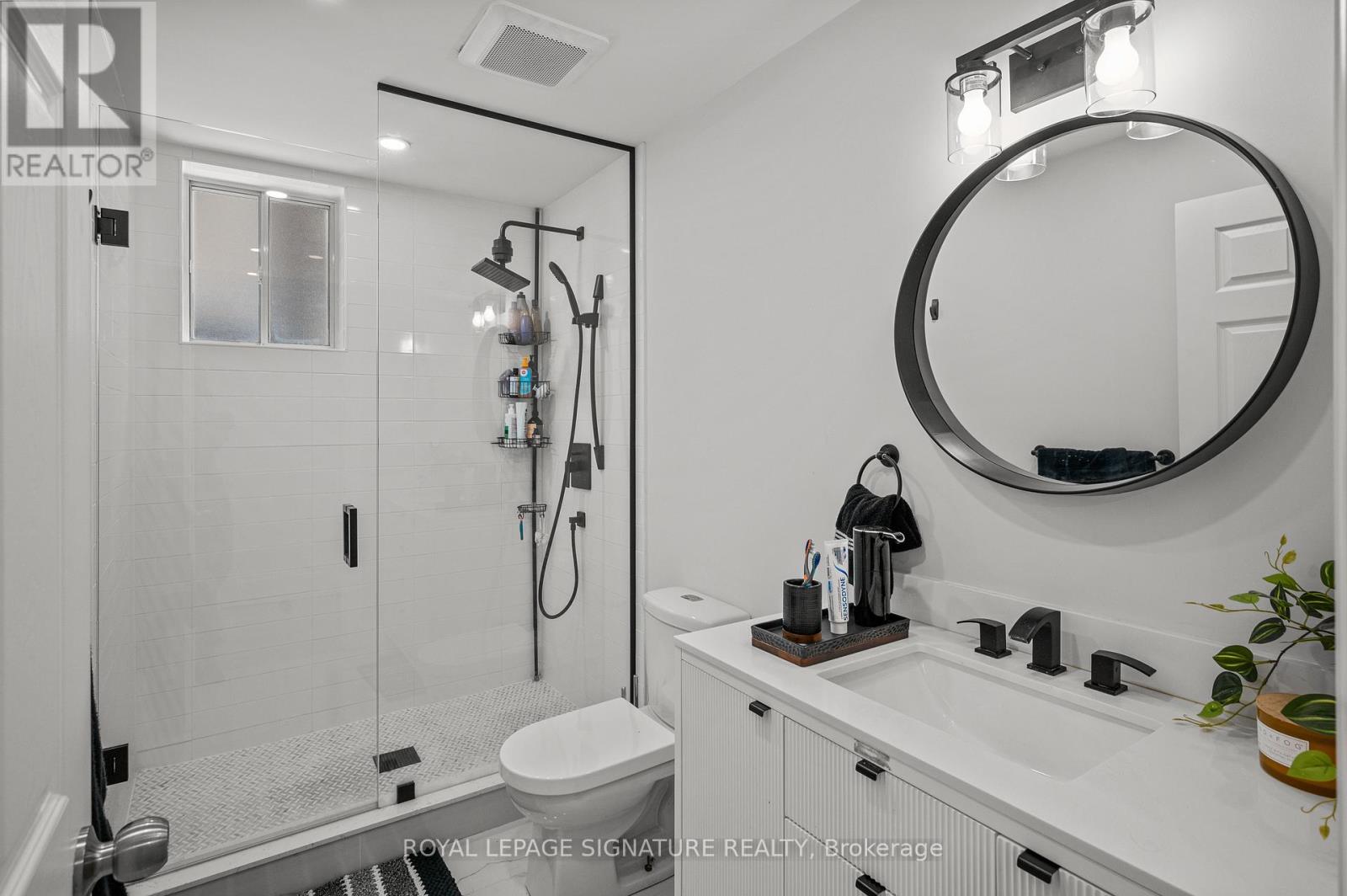 Lower - 599 Glencairn Avenue, Toronto, Ontario  M6B 1Z6 - Photo 9 - C12291184