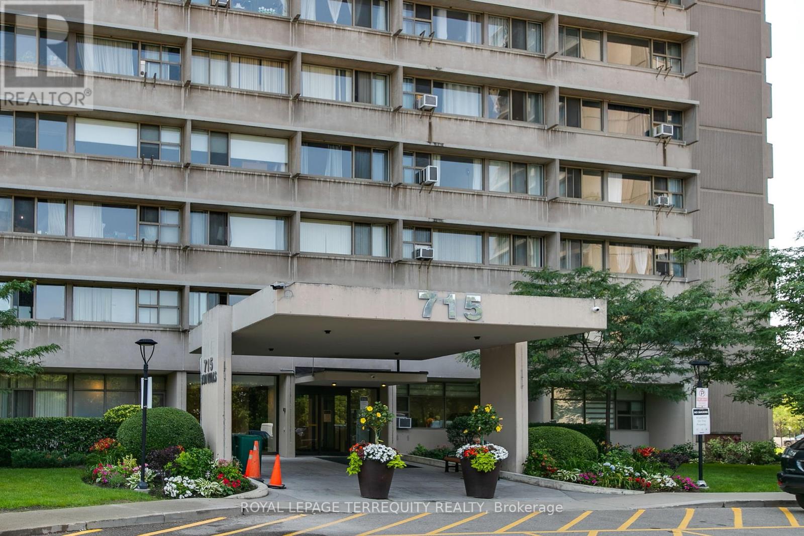 Property at PH01 - 715 DON MILLS ROAD image 4