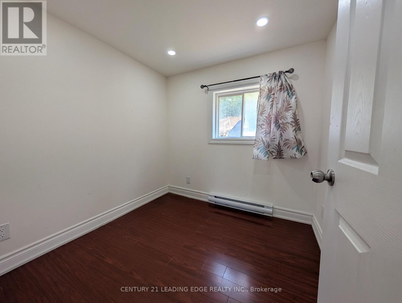8144 Laidlaw Avenue, Ramara, Ontario  L0K 2B0 - Photo 11 - S12291041