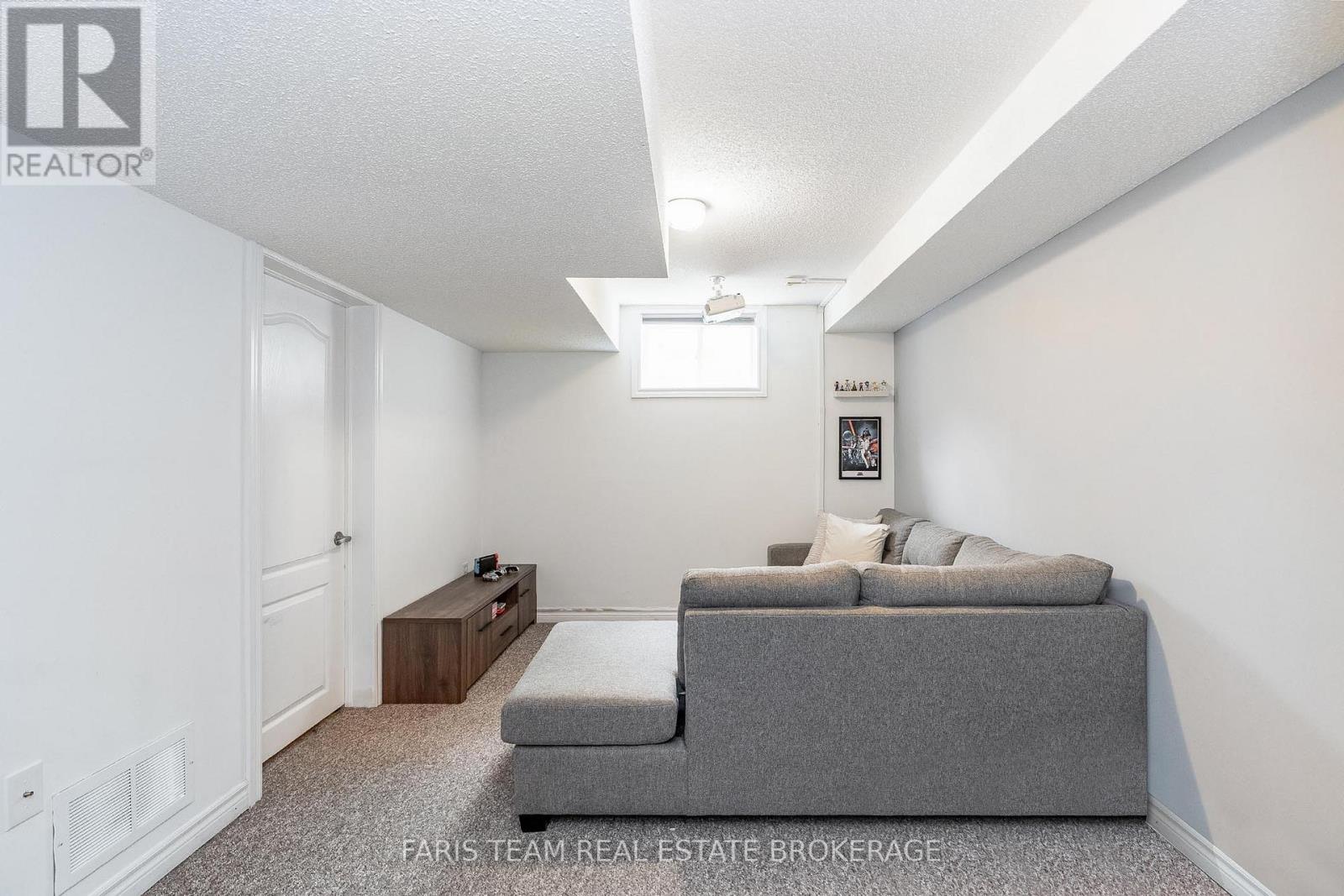 35 Southwoods Crescent, Barrie, Ontario  L4N 9P8 - Photo 18 - S12291054