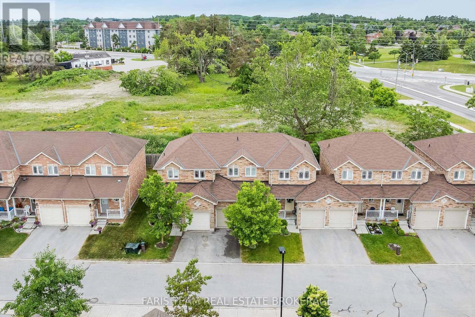 35 Southwoods Crescent, Barrie, Ontario  L4N 9P8 - Photo 2 - S12291054