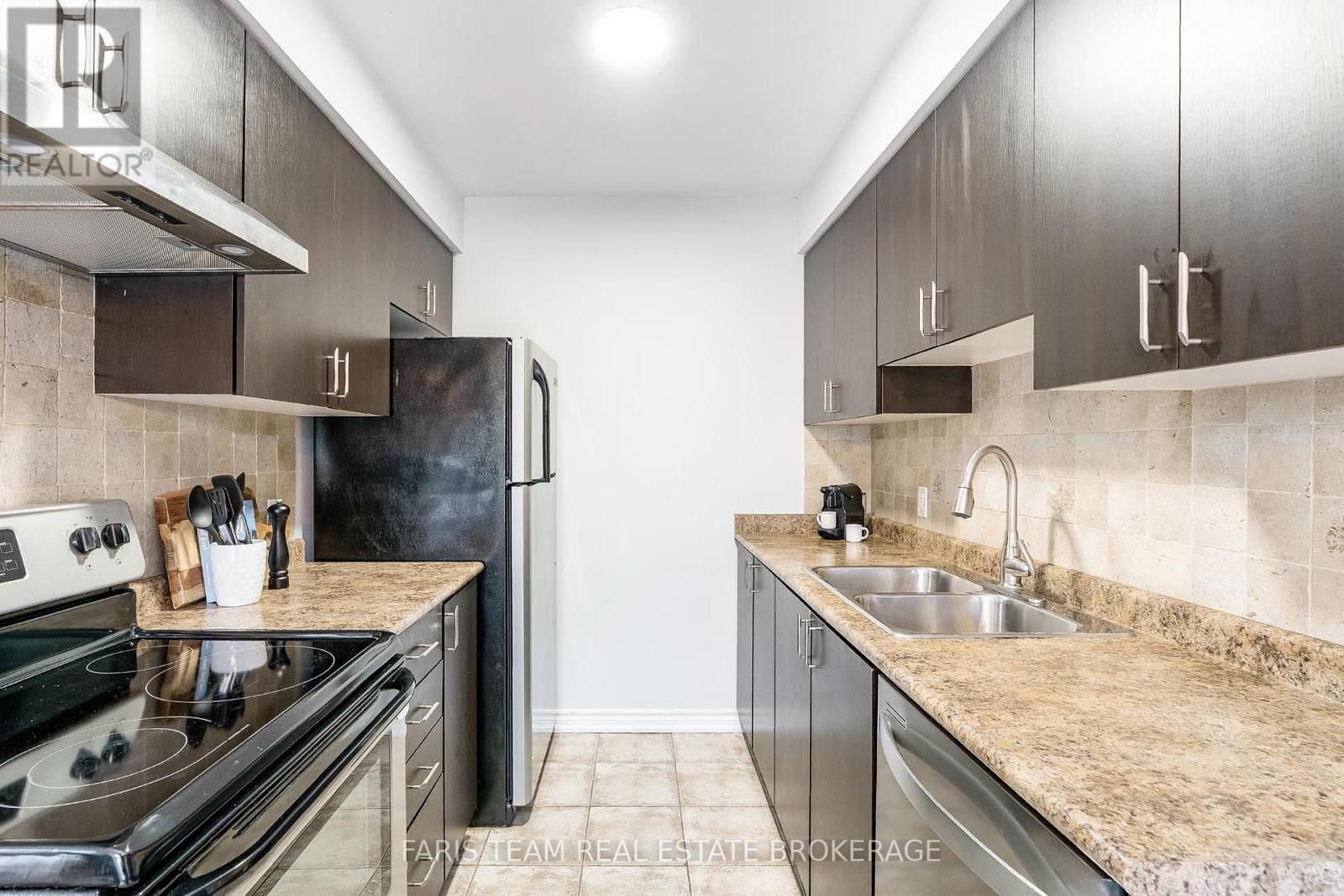 35 Southwoods Crescent, Barrie, Ontario  L4N 9P8 - Photo 4 - S12291054