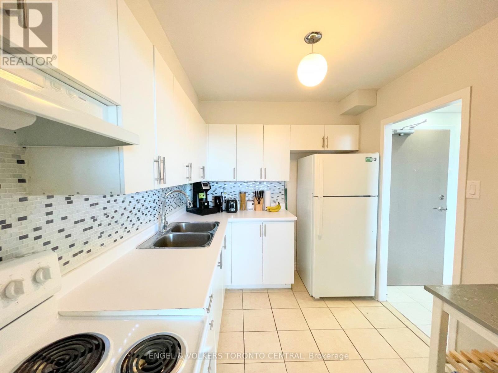 1003 - 3390 Weston Road, Toronto (Humbermede), Ontario  M9M 2X3 - Photo 10 - W12291112
