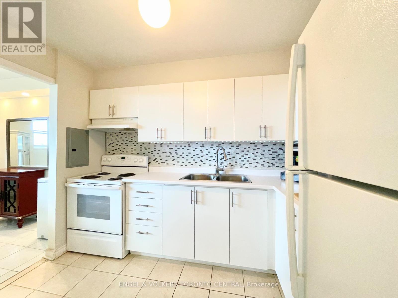 1003 - 3390 Weston Road, Toronto (Humbermede), Ontario  M9M 2X3 - Photo 9 - W12291112