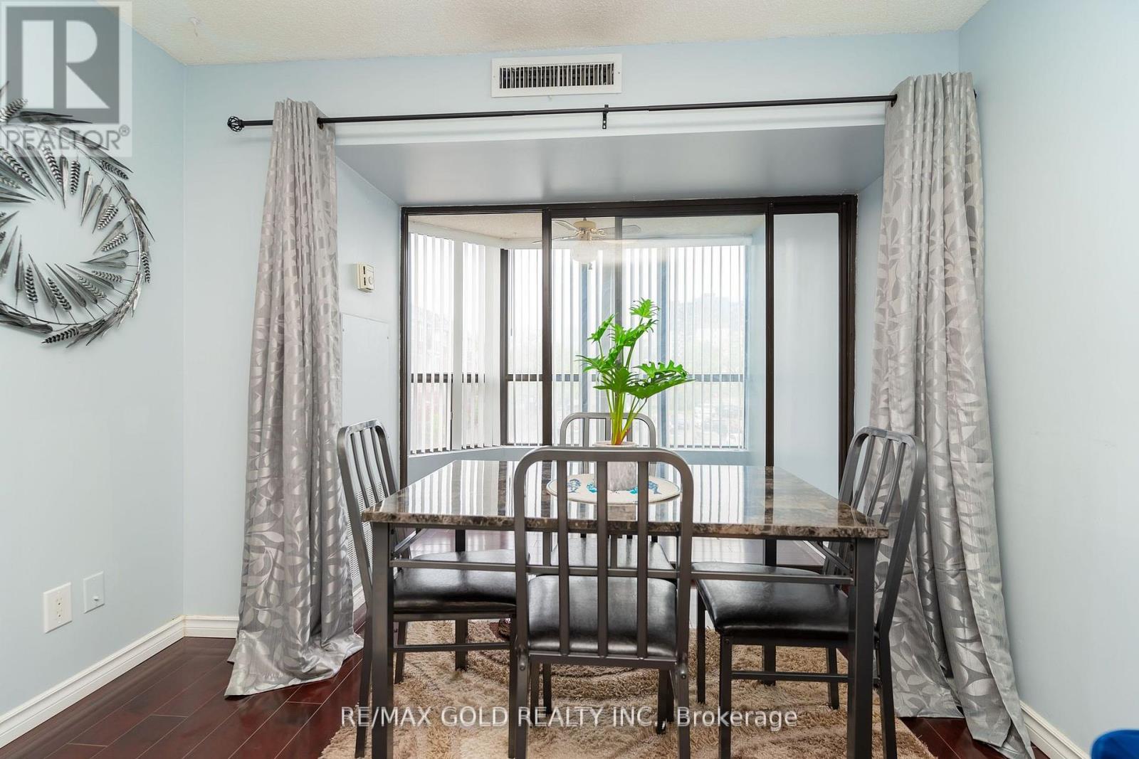 201 - 25 Agnes Street, Mississauga, Ontario  L5B 3X7 - Photo 13 - W12291229