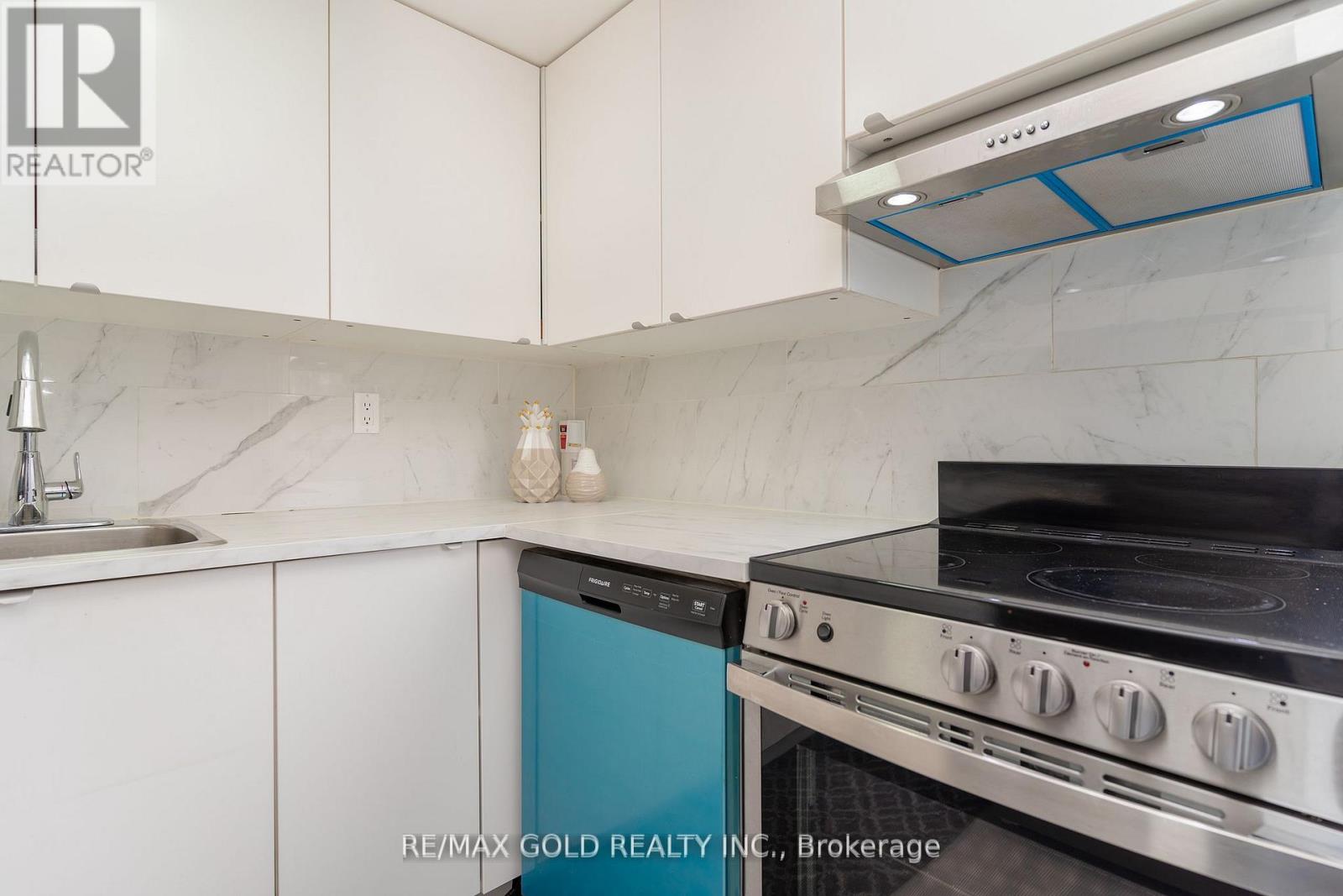 201 - 25 Agnes Street, Mississauga, Ontario  L5B 3X7 - Photo 19 - W12291229