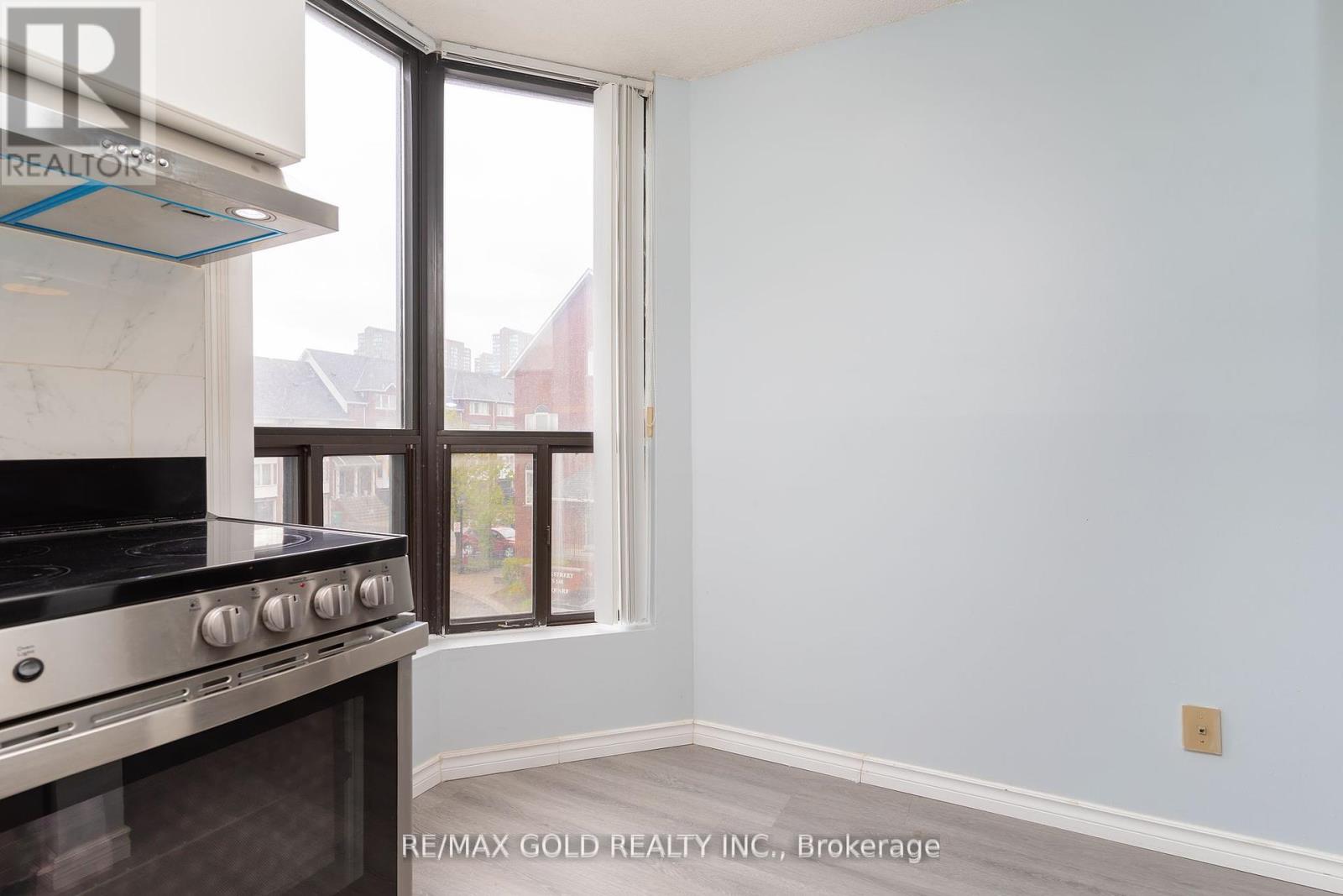 201 - 25 Agnes Street, Mississauga, Ontario  L5B 3X7 - Photo 20 - W12291229