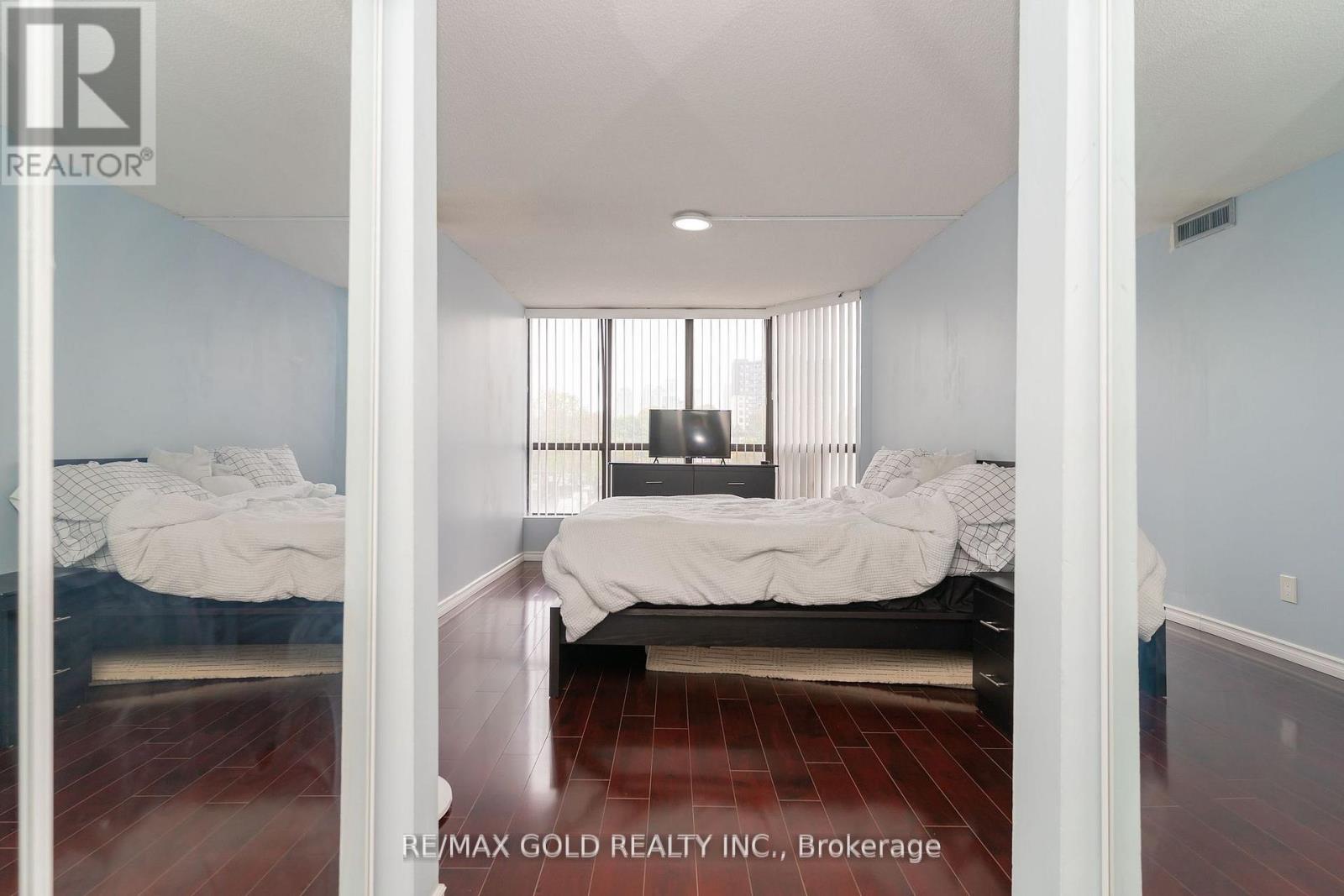 201 - 25 Agnes Street, Mississauga, Ontario  L5B 3X7 - Photo 22 - W12291229