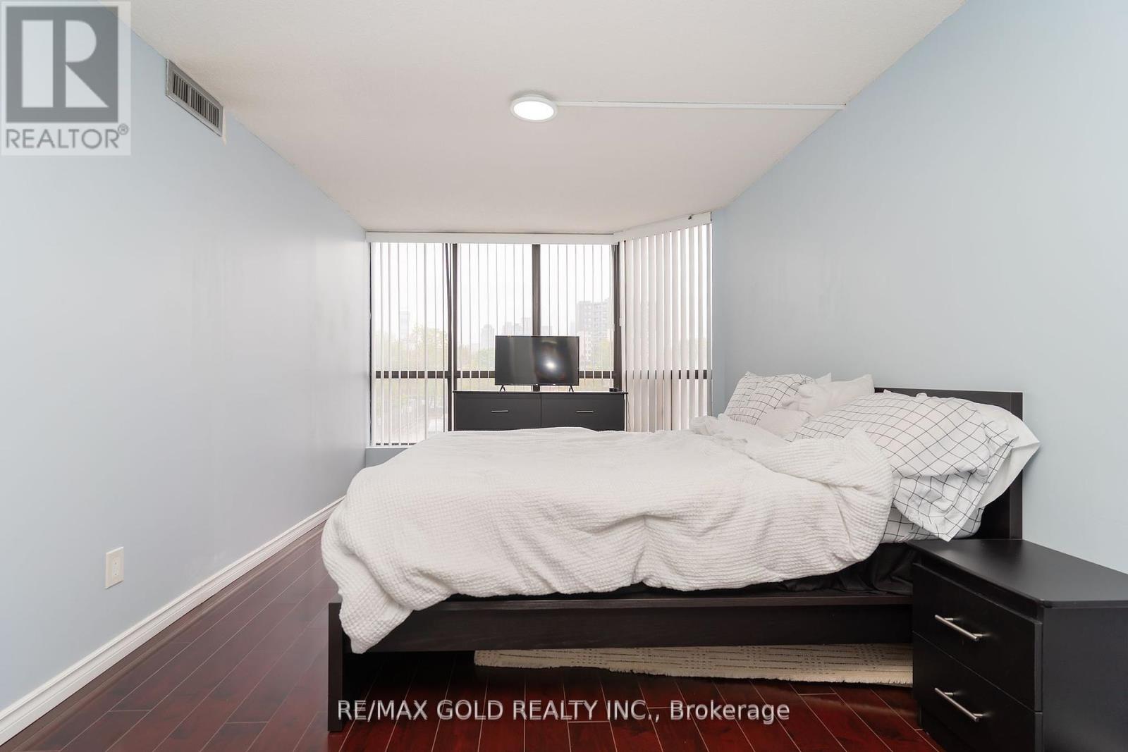 201 - 25 Agnes Street, Mississauga, Ontario  L5B 3X7 - Photo 23 - W12291229