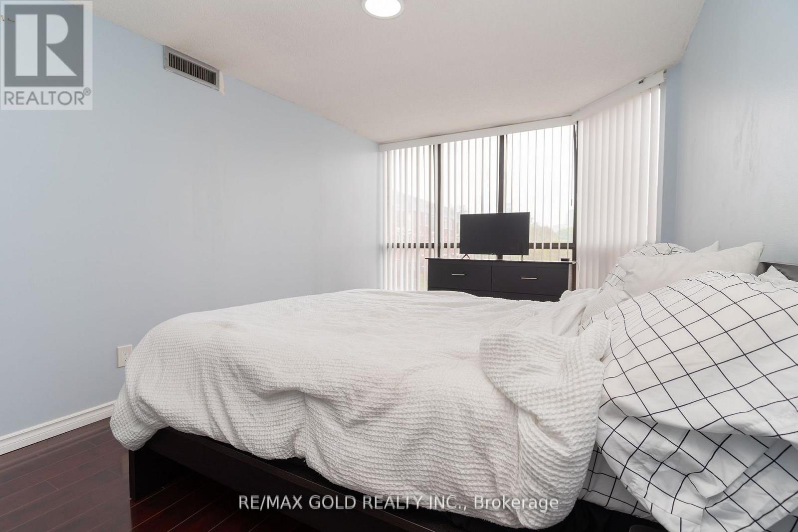 201 - 25 Agnes Street, Mississauga, Ontario  L5B 3X7 - Photo 25 - W12291229