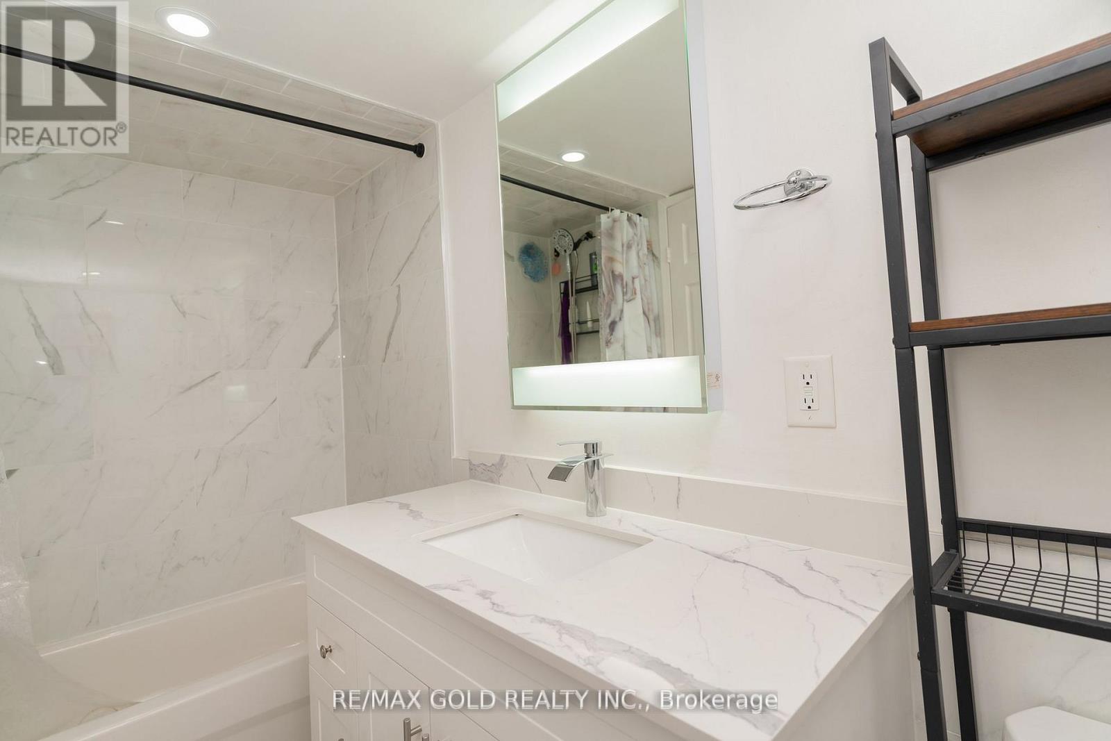 201 - 25 Agnes Street, Mississauga, Ontario  L5B 3X7 - Photo 27 - W12291229