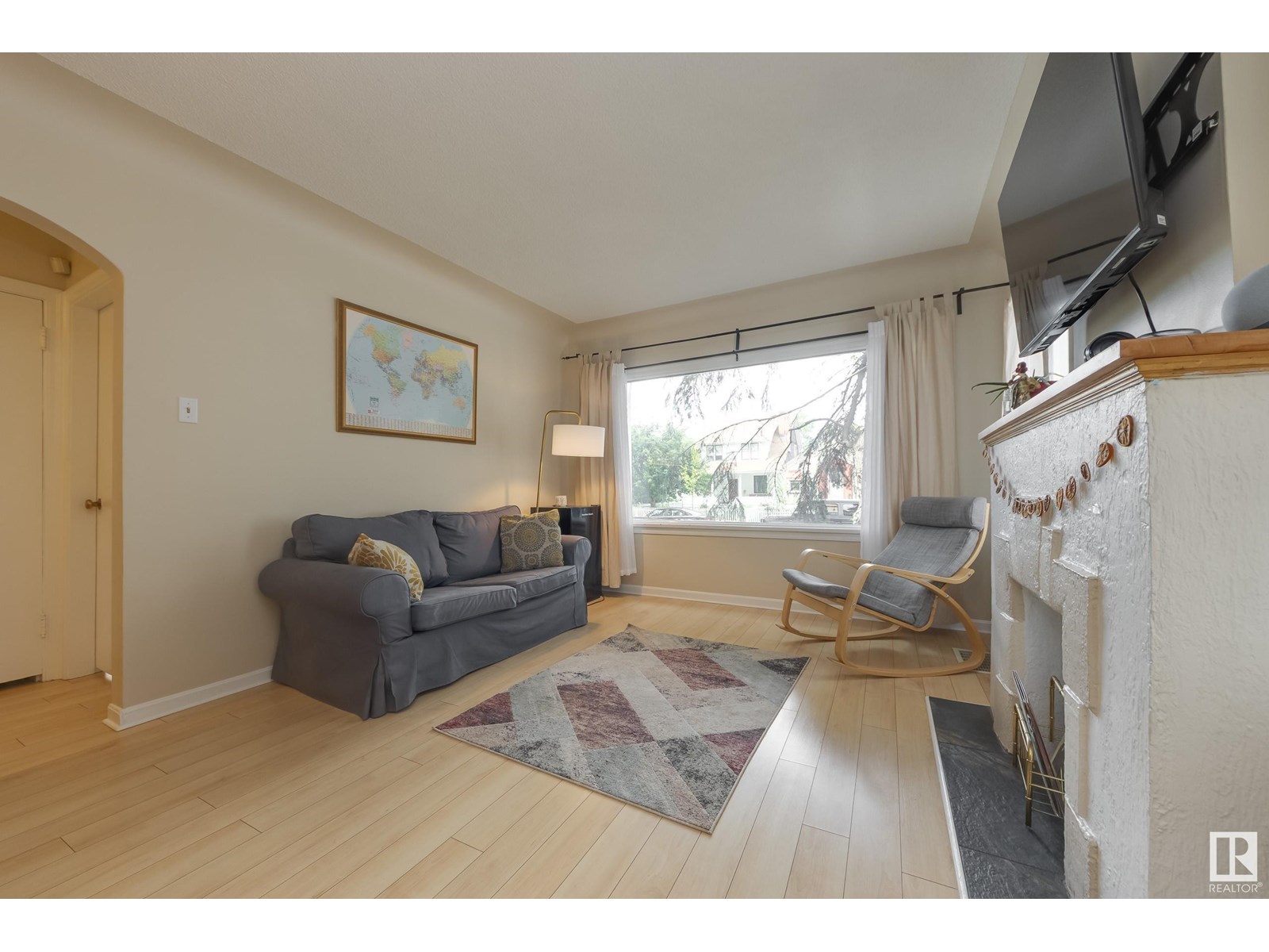 Property at 9909 87 AV NW image 3