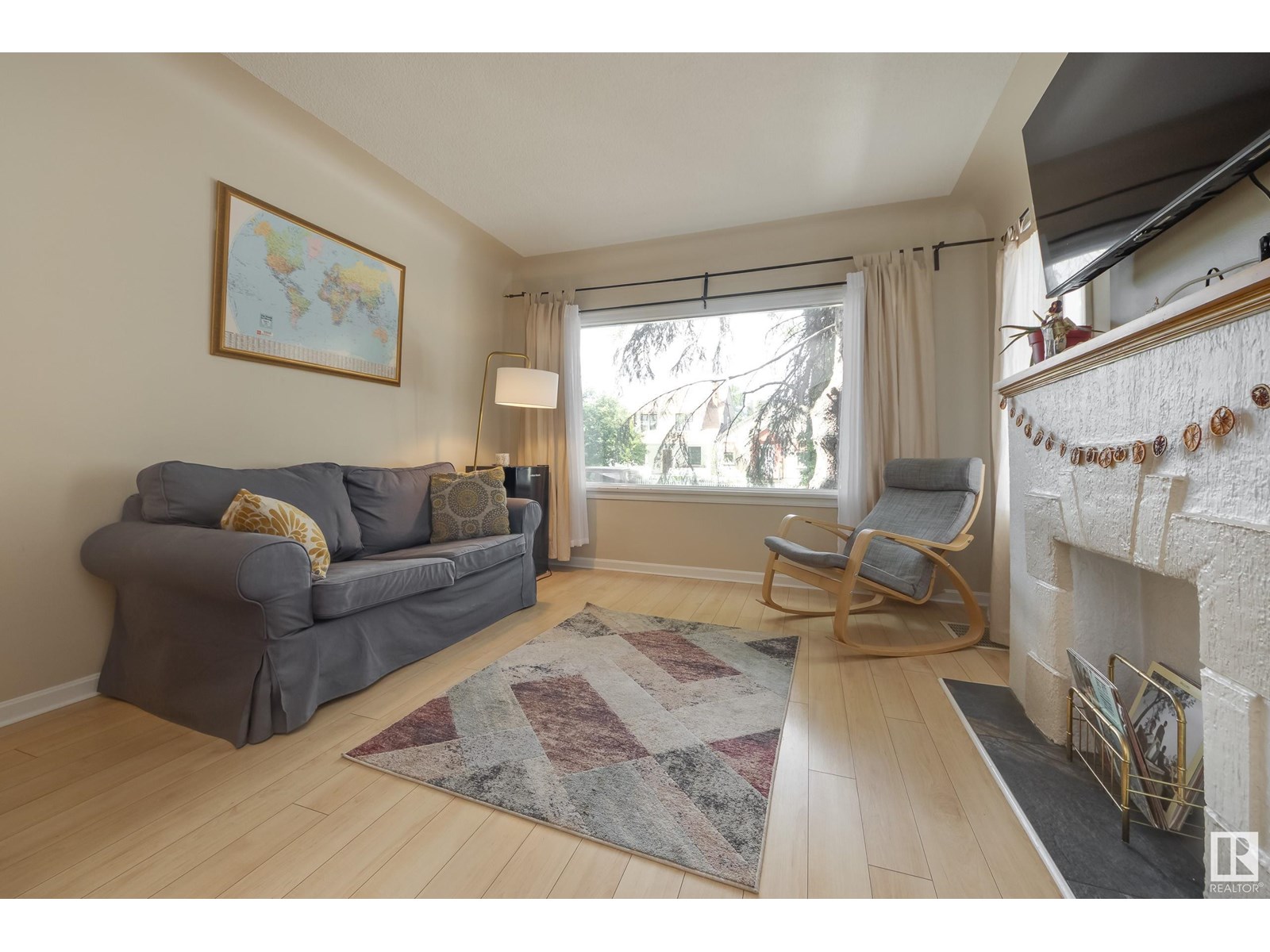 Property at 9909 87 AV NW image 4