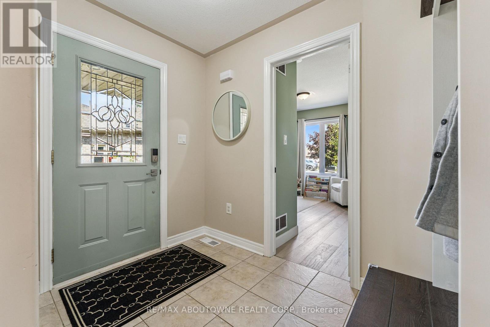 66 Bridgewater Court, Welland (N. Welland), Ontario  L3C 7M6 - Photo 4 - X12291101