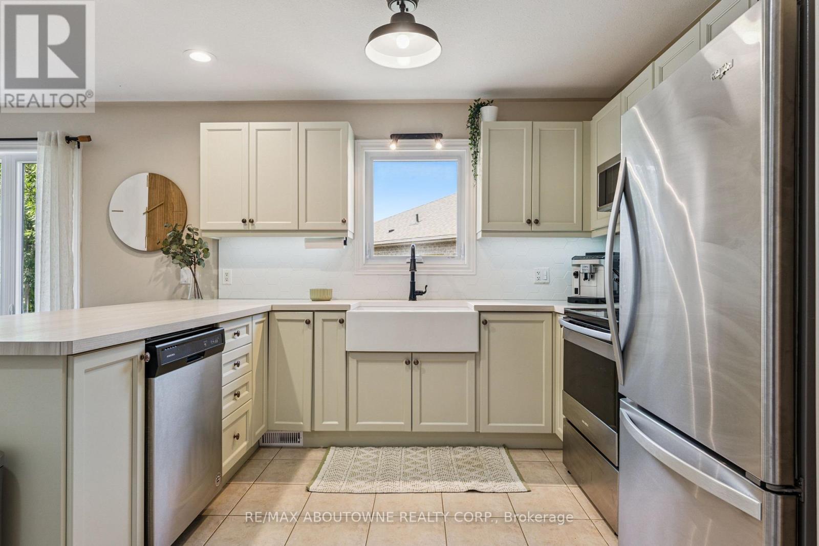 66 Bridgewater Court, Welland (N. Welland), Ontario  L3C 7M6 - Photo 7 - X12291101